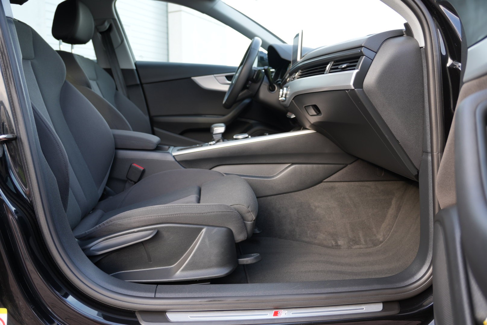 AUDI A4 Limousine 40 TFSI Sport S-tronic (CH)-image-12