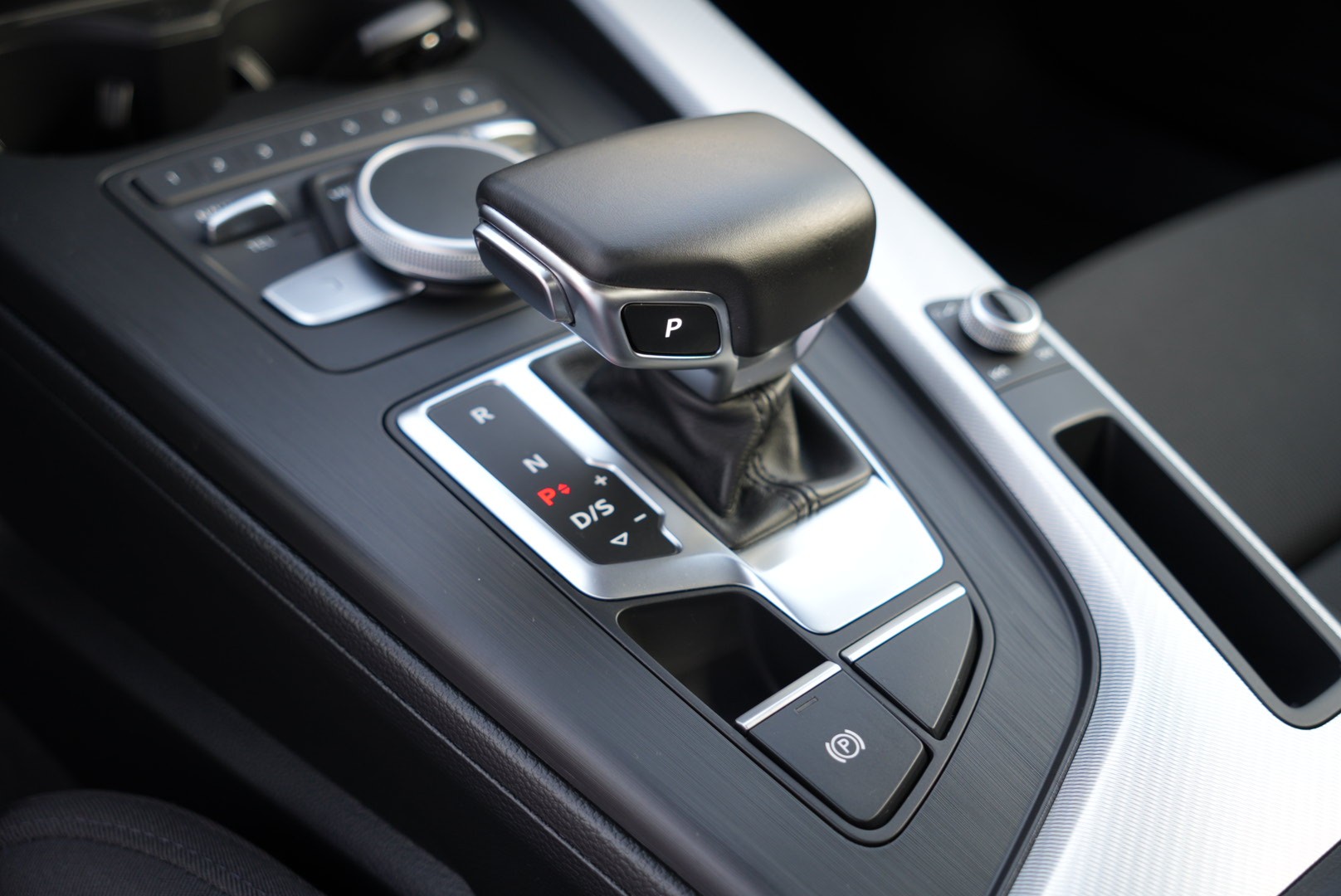 AUDI A4 Limousine 40 TFSI Sport S-tronic (CH)-image-18