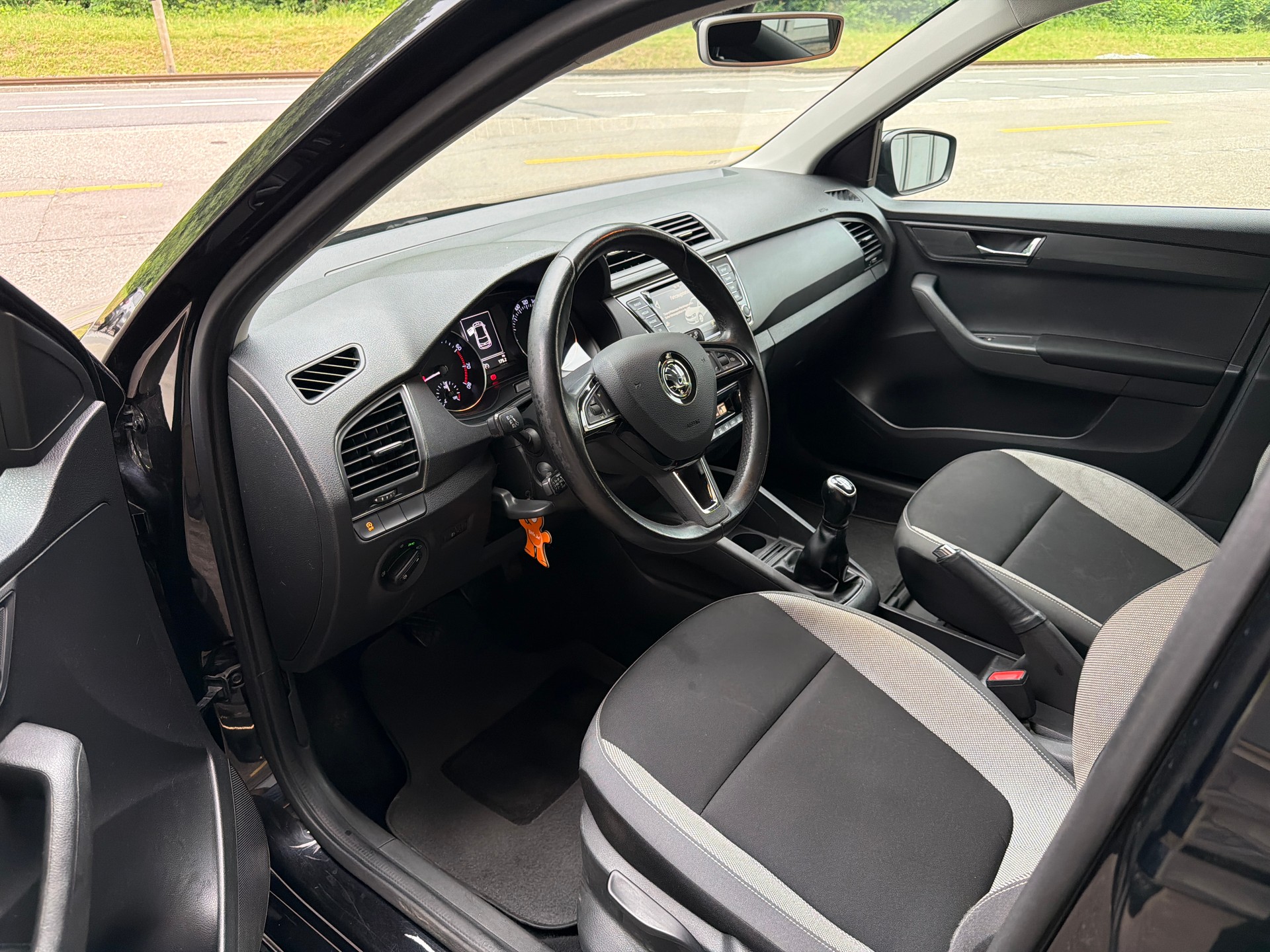 SKODA Fabia 1.0 TSI Ambition-image-4