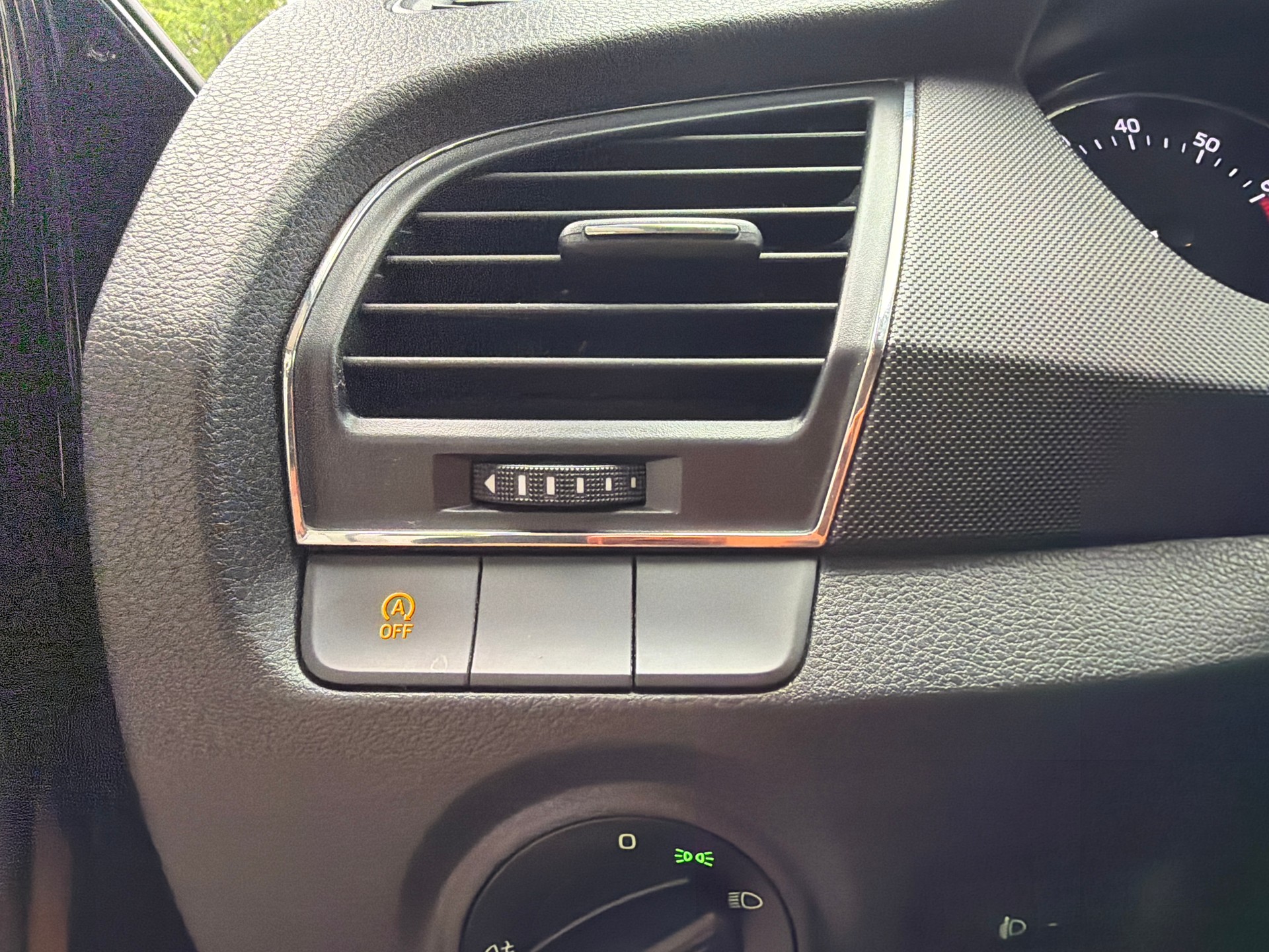 SKODA Fabia 1.0 TSI Ambition-image-11