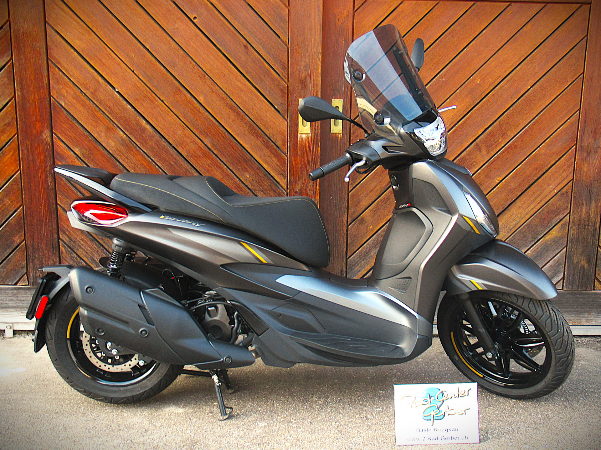 PIAGGIO Beverly 400 Sport Anniversary Version-image-5