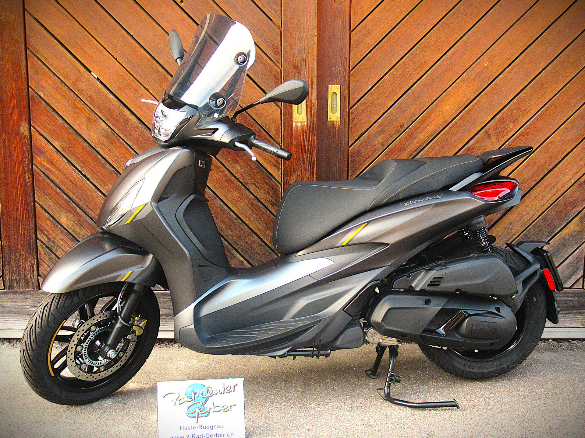 PIAGGIO Beverly 400 Sport Anniversary Version-showroom-element-2