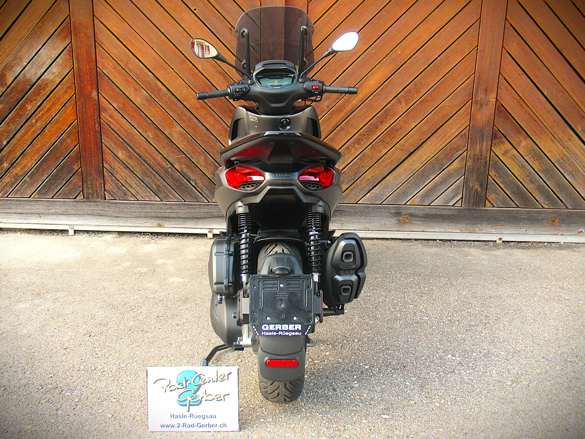 PIAGGIO Beverly 400 Sport Anniversary Version-showroom-element-3