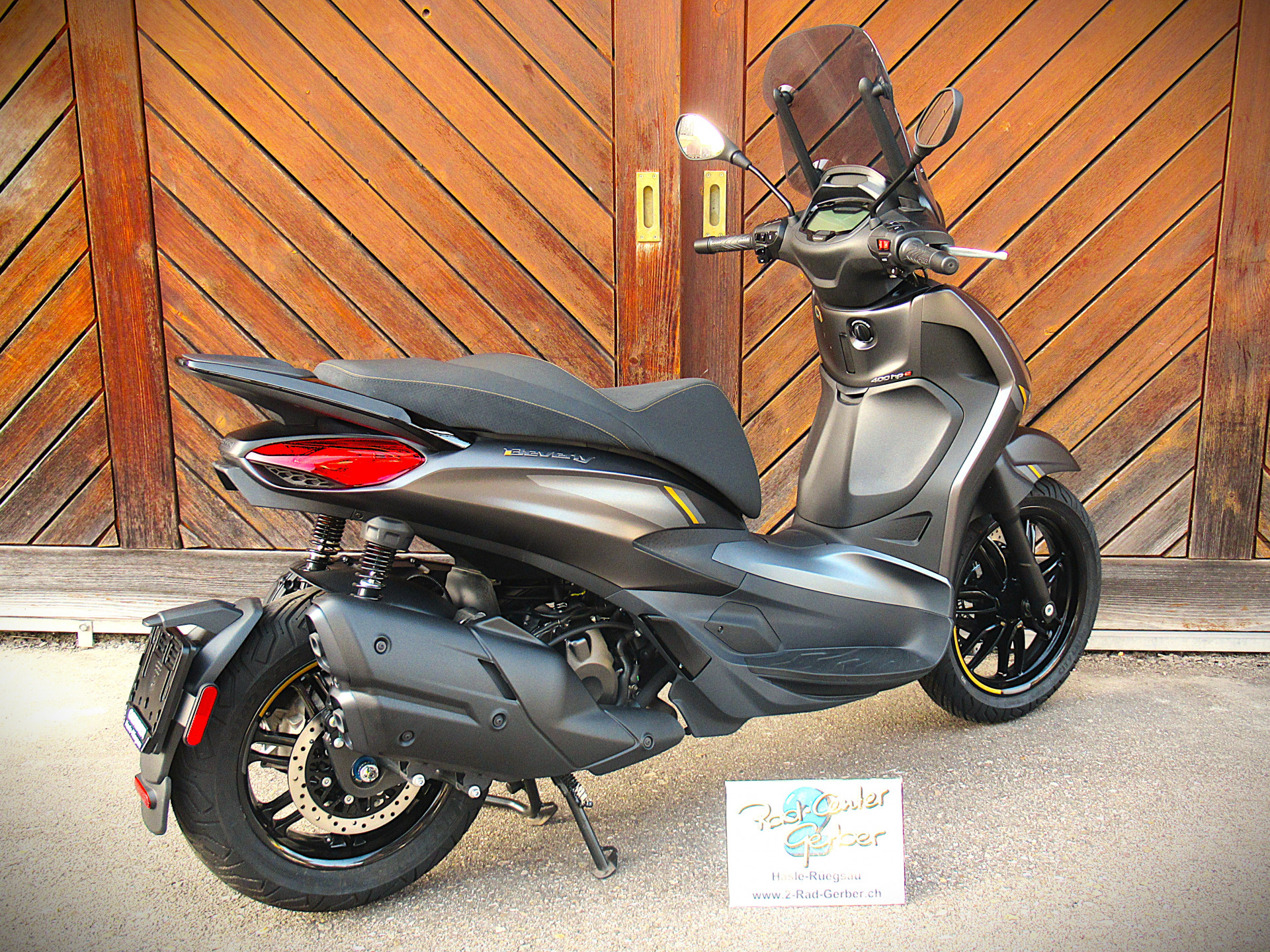 PIAGGIO Beverly 400 Sport Anniversary Version-image-4