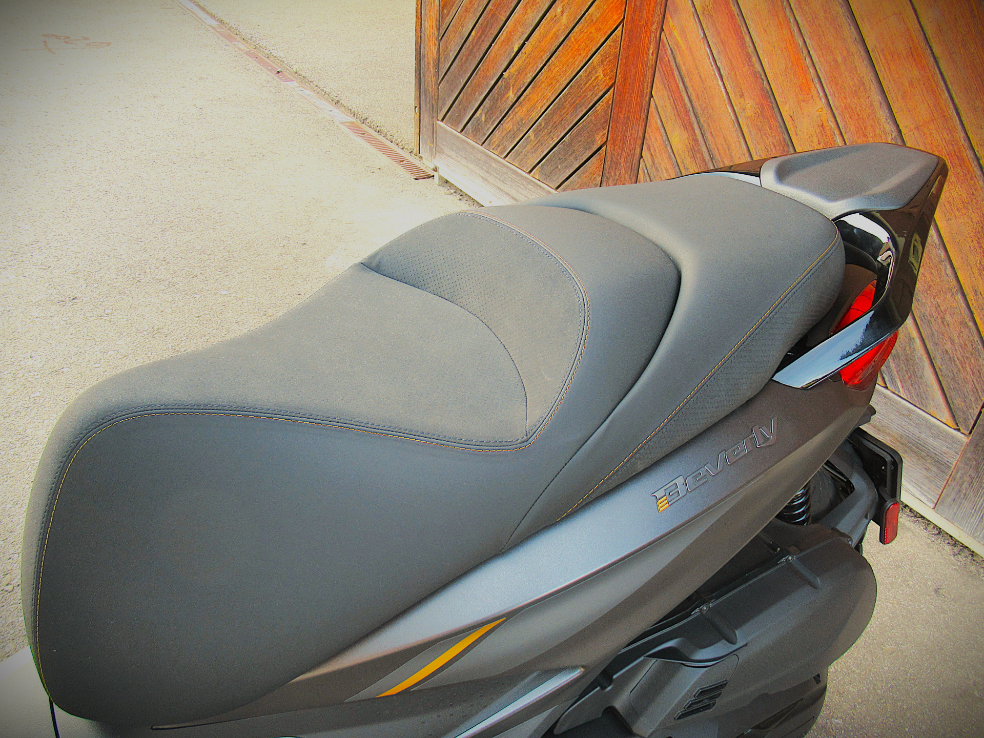 PIAGGIO Beverly 400 Sport Anniversary Version-image-6