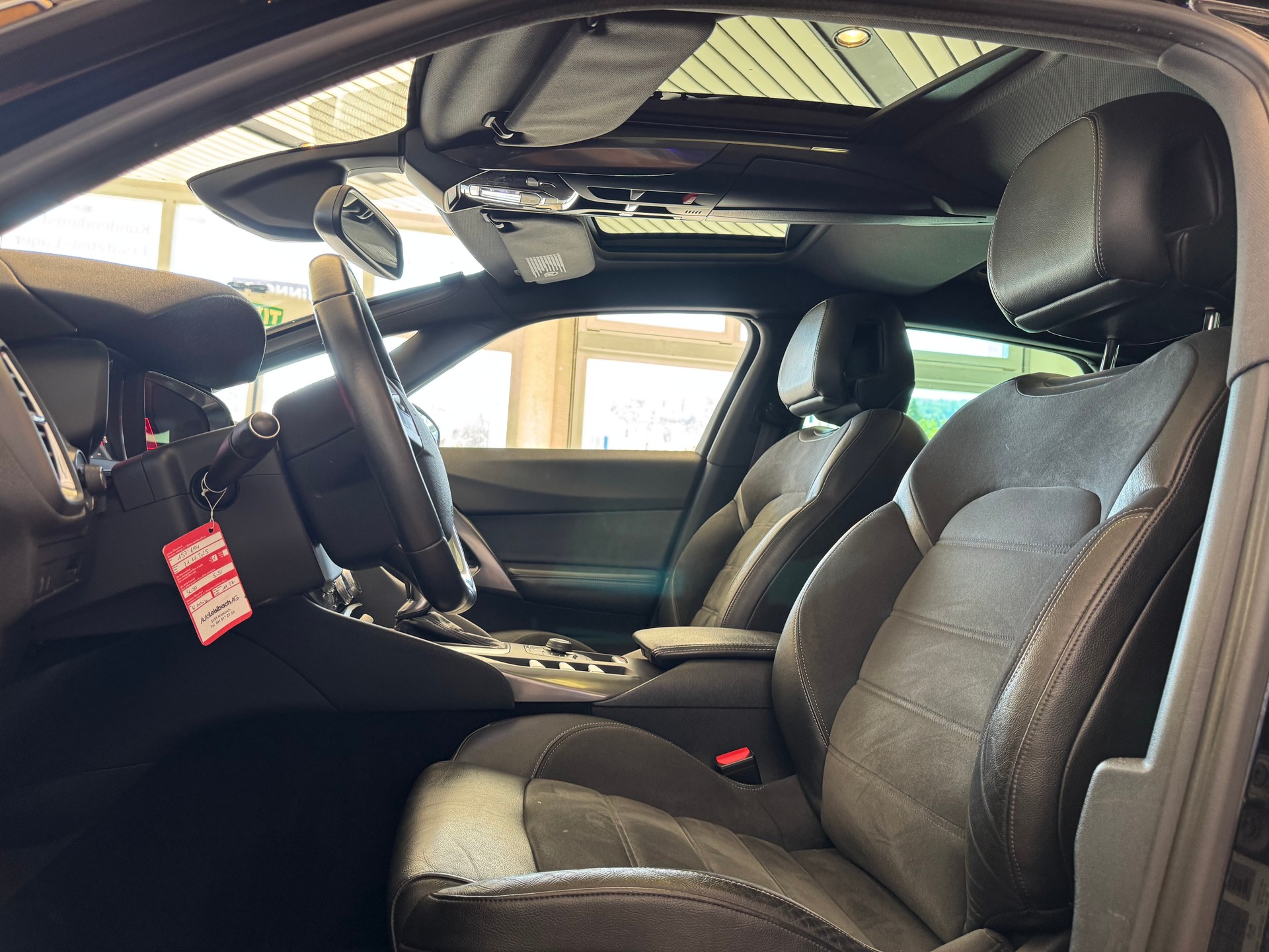 DS AUTOMOBILES DS5 2.0 HDi SO Chic Automatic-image-5