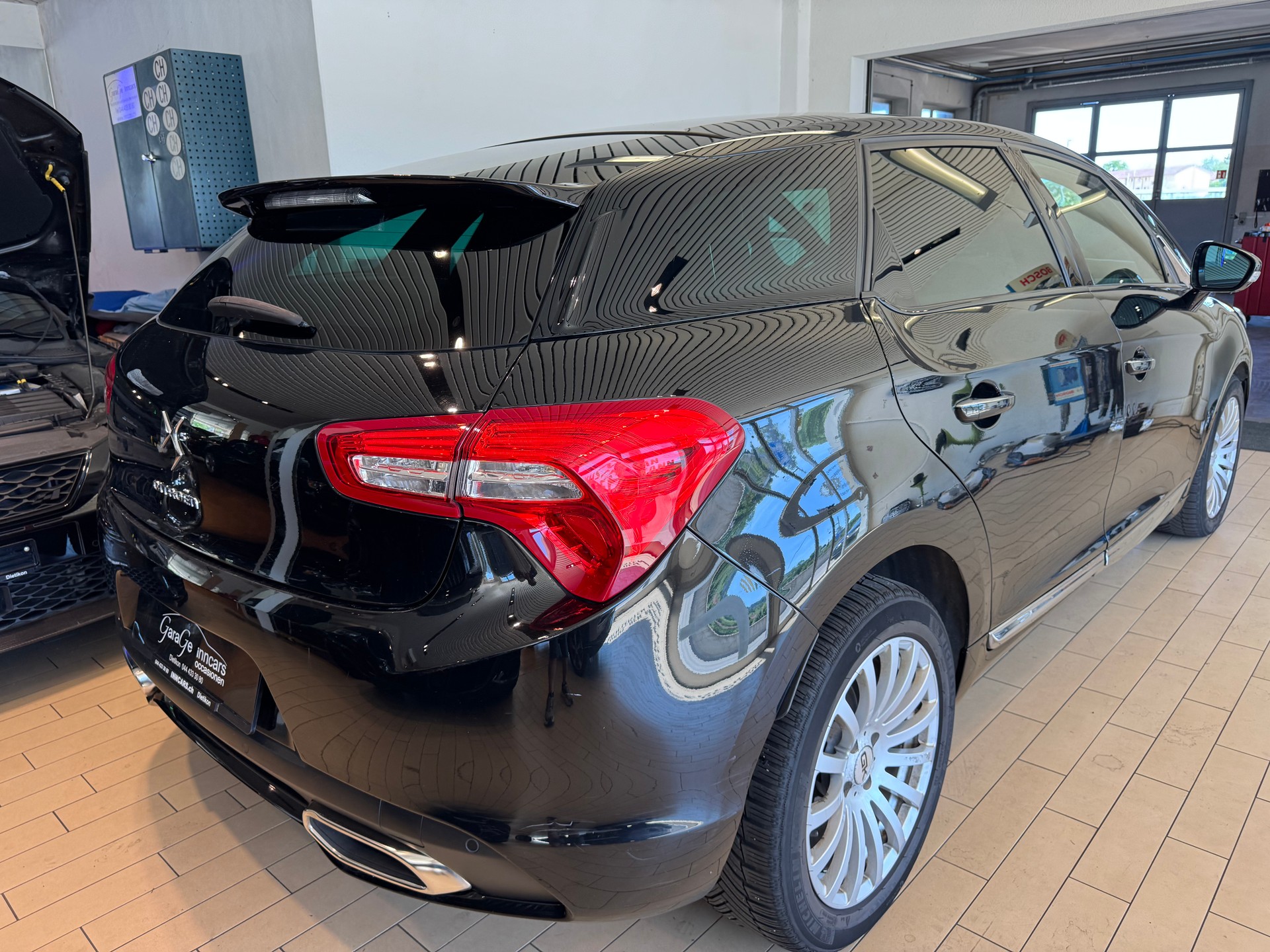 DS AUTOMOBILES DS5 2.0 HDi SO Chic Automatic-image-2