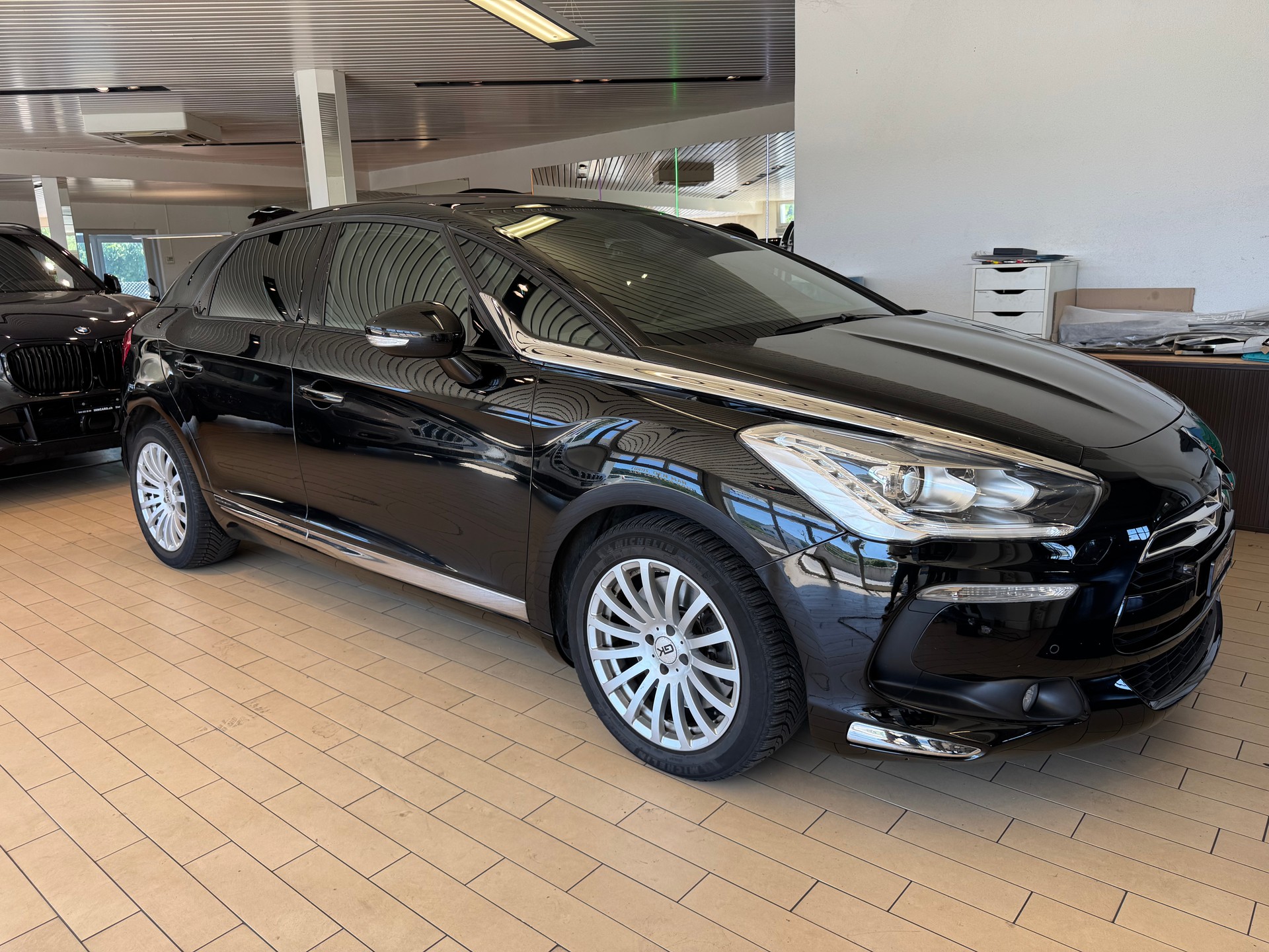 DS AUTOMOBILES DS5 2.0 HDi SO Chic Automatic-image-1