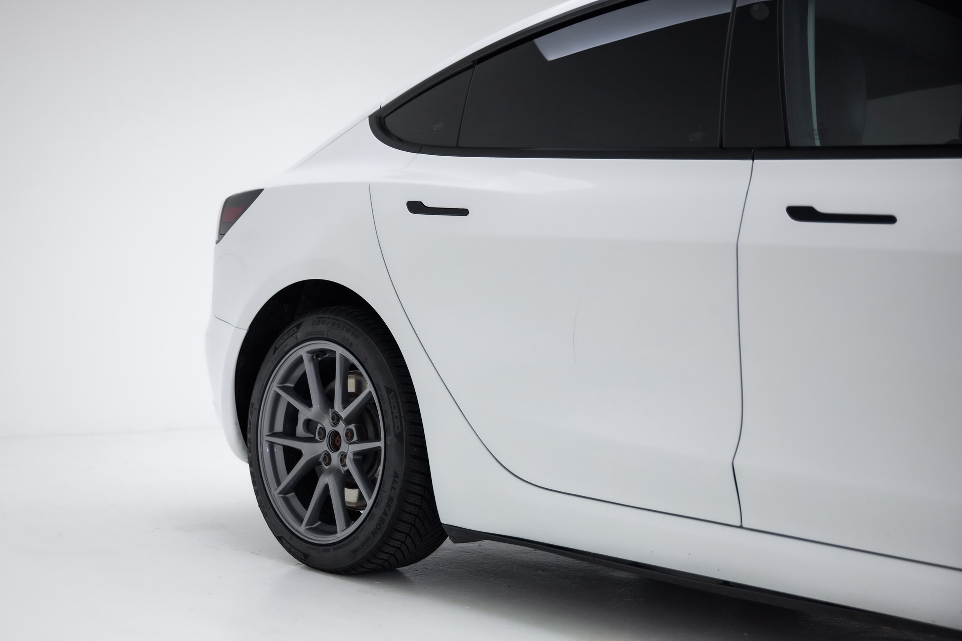 TESLA Model 3 Long Range Dual Motor AWD-image-14