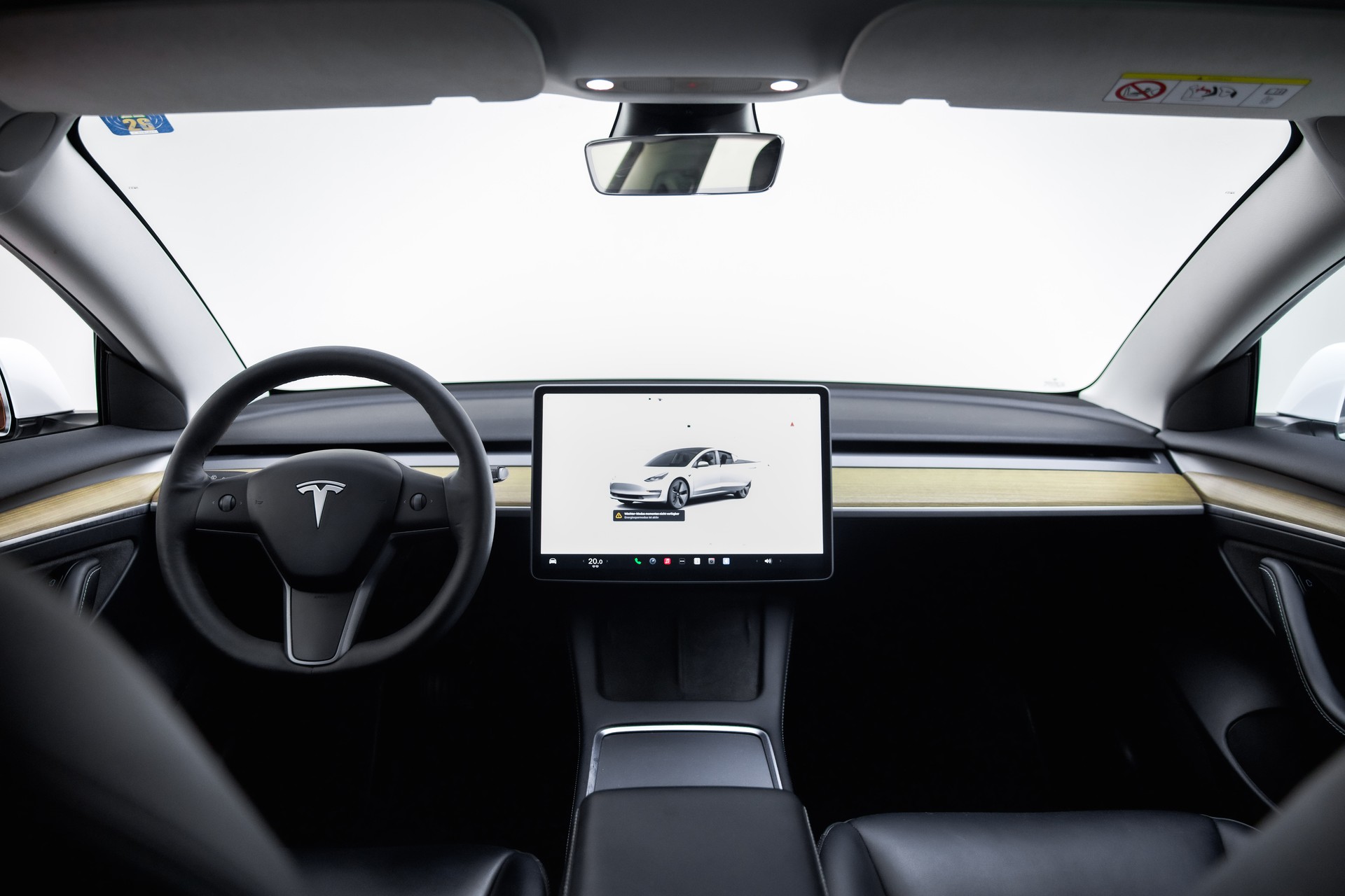 TESLA Model 3 Long Range Dual Motor AWD-showroom-element-2