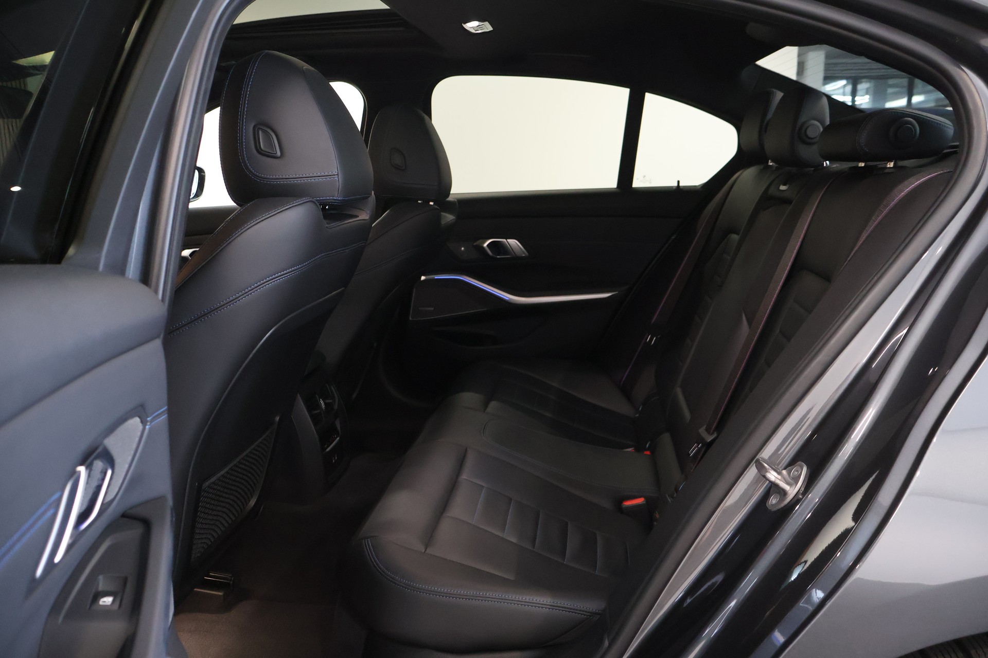 BMW M340i xDrive 48V Steptronic-image-11