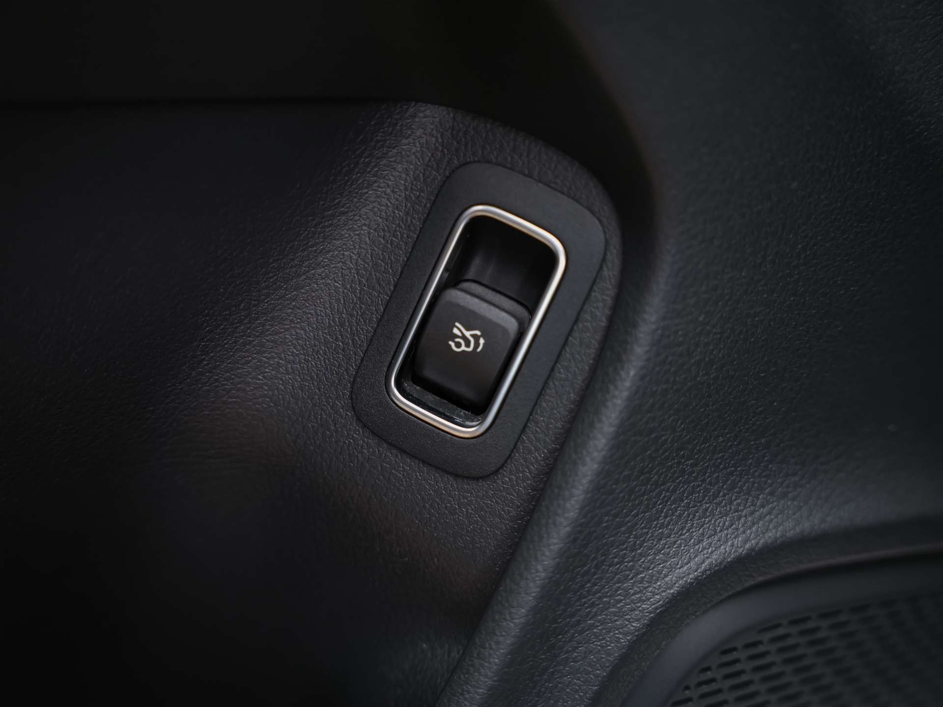 MERCEDES-BENZ CLA 220 AMG Line 7G-DCT 4Matic *Panorama*Standheizung*El. Sitze mit Memory*-image-26