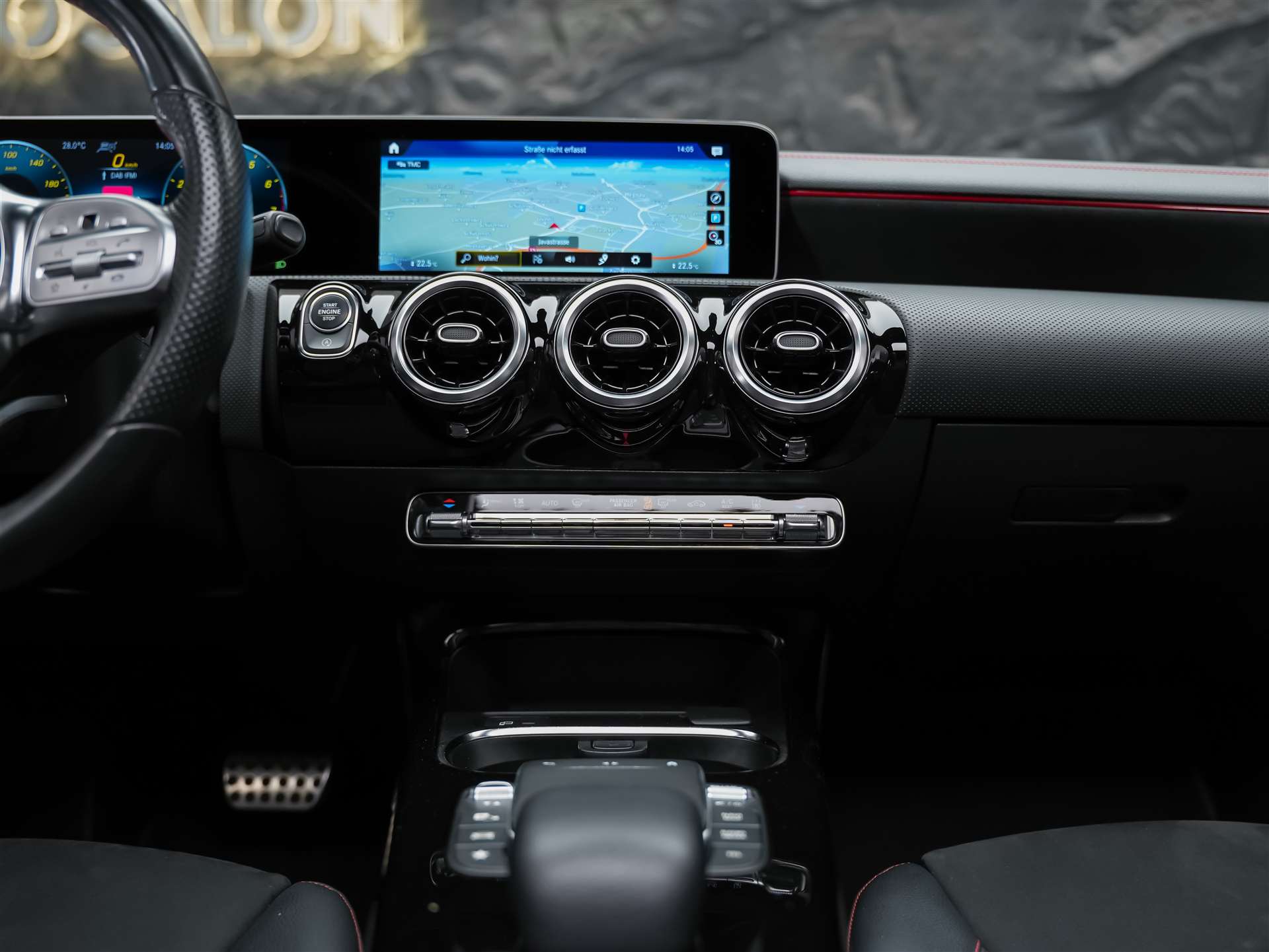 MERCEDES-BENZ CLA 220 AMG Line 7G-DCT 4Matic *Panorama*Standheizung*El. Sitze mit Memory*-image-20