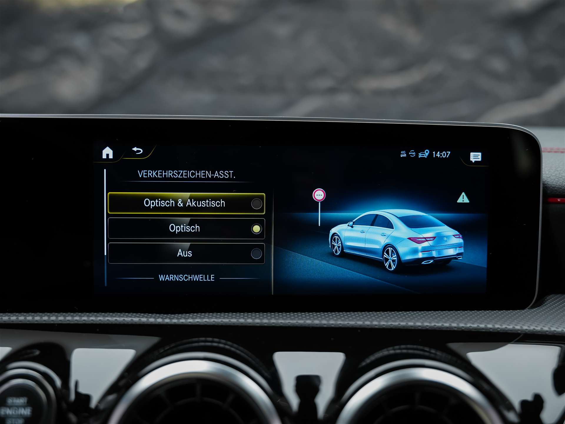 MERCEDES-BENZ CLA 220 AMG Line 7G-DCT 4Matic *Panorama*Standheizung*El. Sitze mit Memory*-image-34