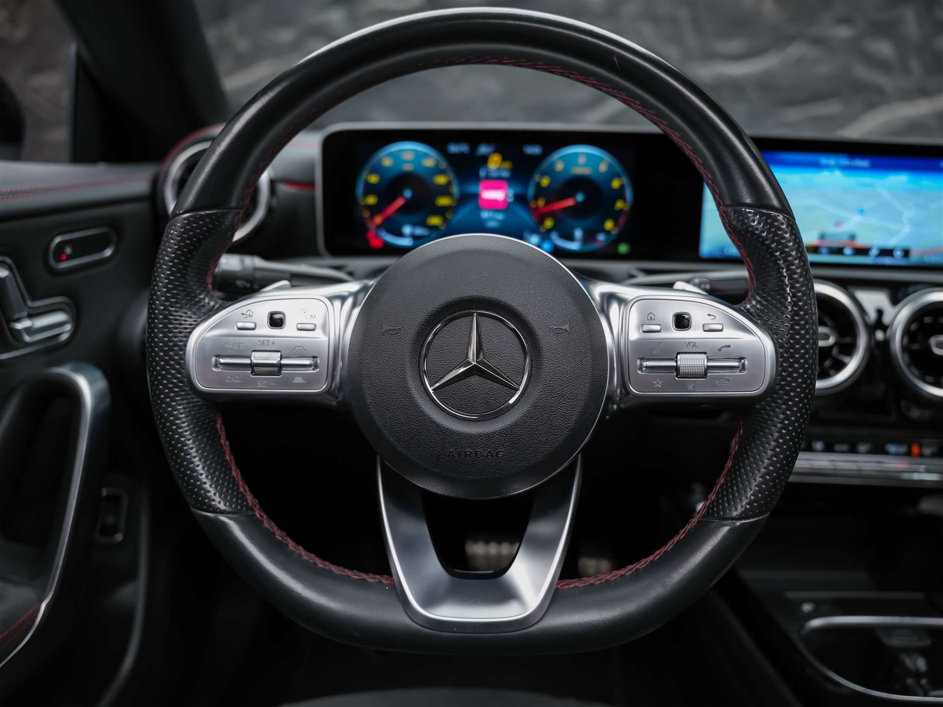 MERCEDES-BENZ CLA 220 AMG Line 7G-DCT 4Matic *Panorama*Standheizung*El. Sitze mit Memory*-image-27