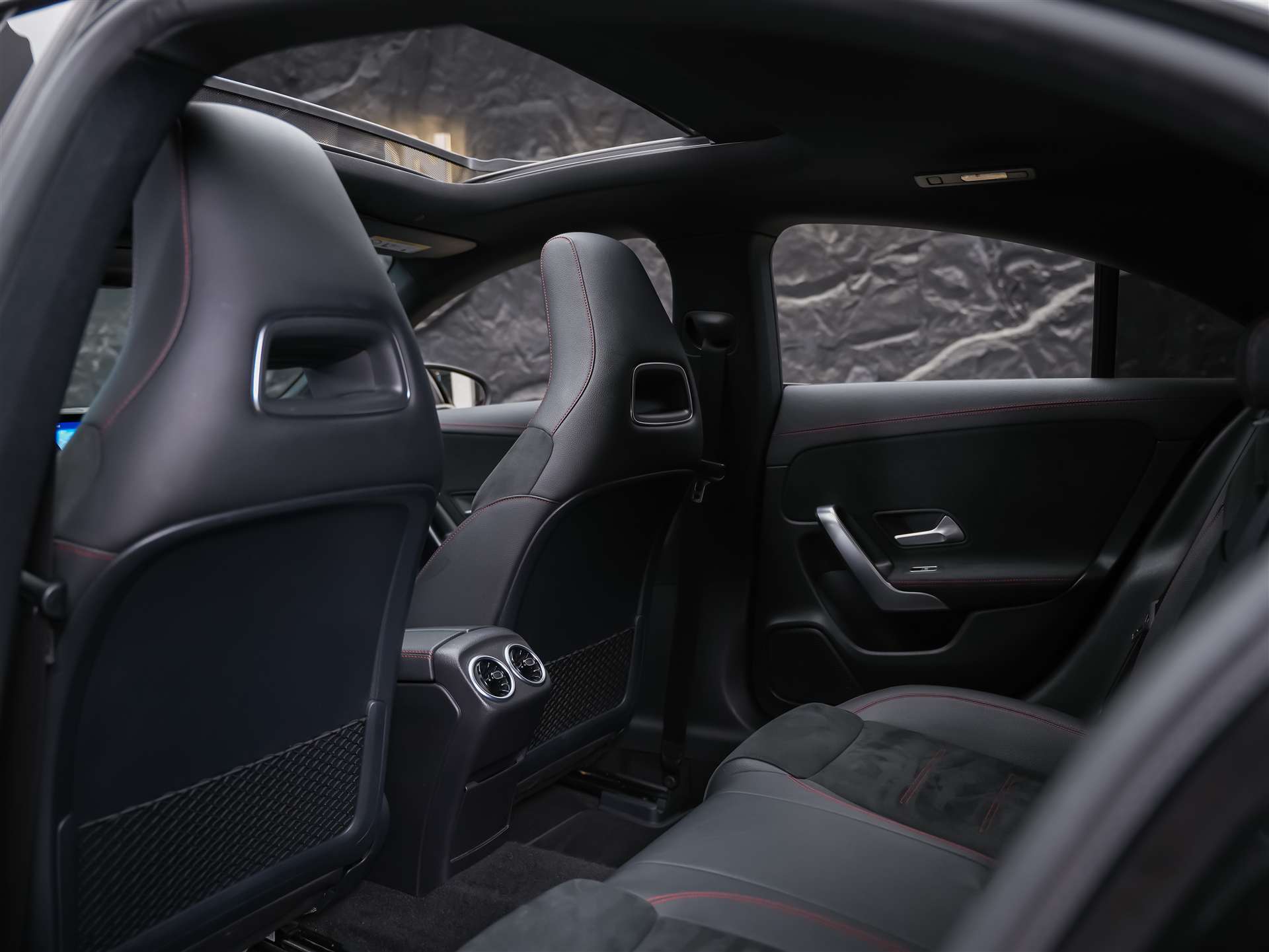 MERCEDES-BENZ CLA 220 AMG Line 7G-DCT 4Matic *Panorama*Standheizung*El. Sitze mit Memory*-image-12