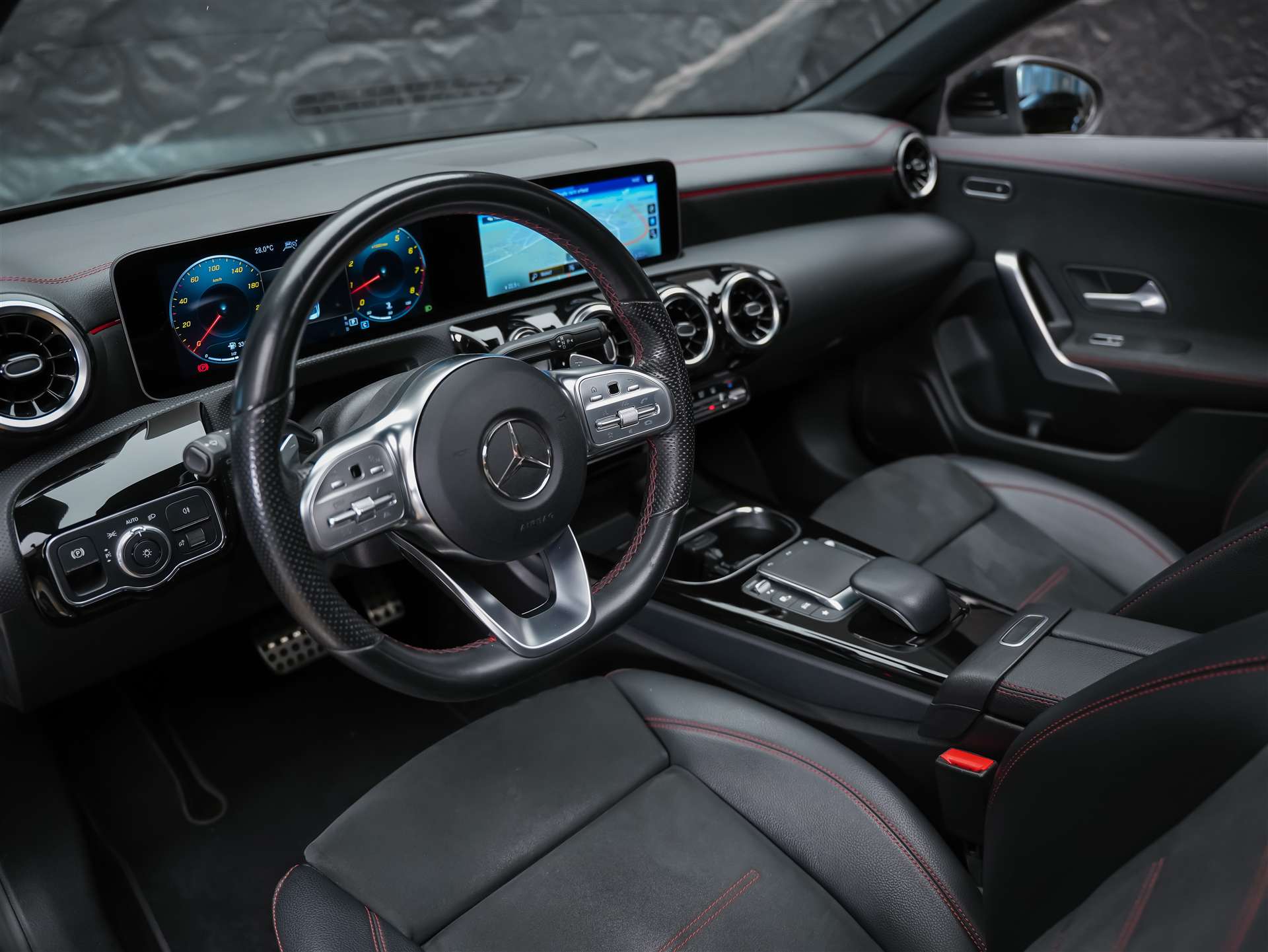 MERCEDES-BENZ CLA 220 AMG Line 7G-DCT 4Matic *Panorama*Standheizung*El. Sitze mit Memory*-image-8