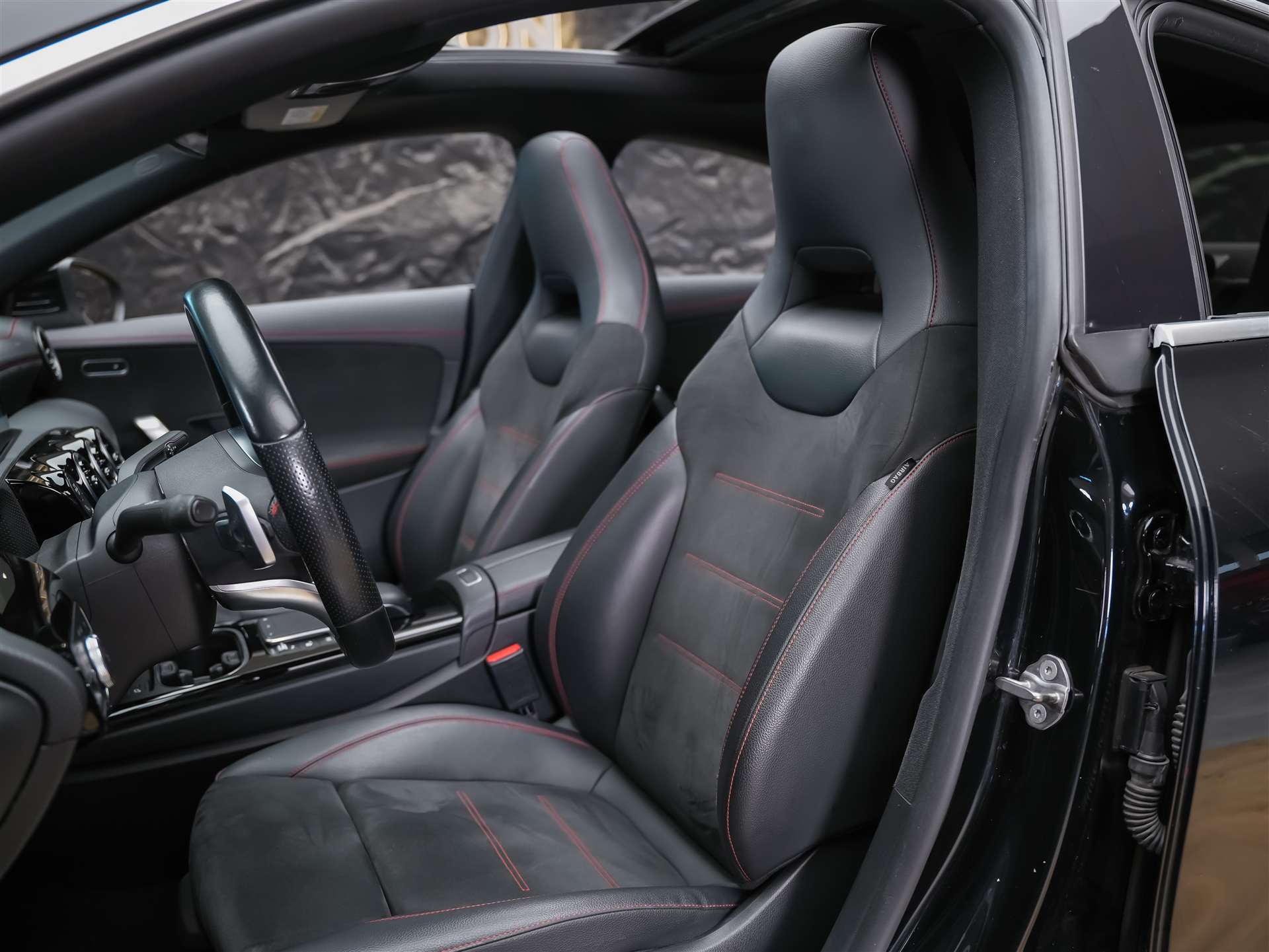 MERCEDES-BENZ CLA 220 AMG Line 7G-DCT 4Matic *Panorama*Standheizung*El. Sitze mit Memory*-image-9