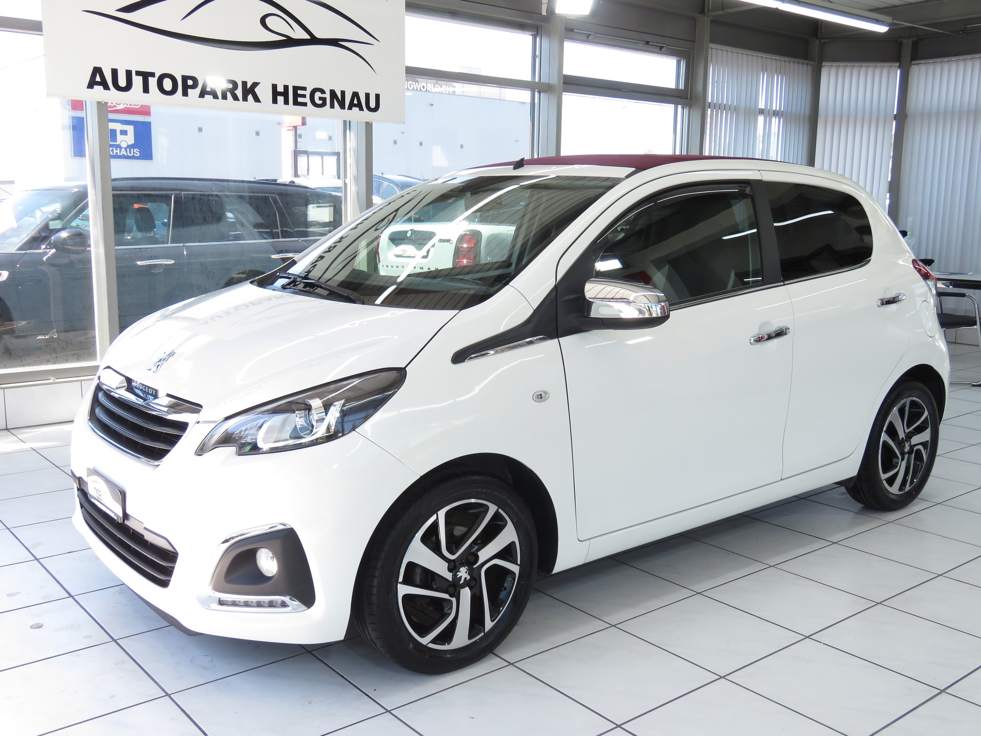 PEUGEOT 108 1.2 VTi Allure Top
