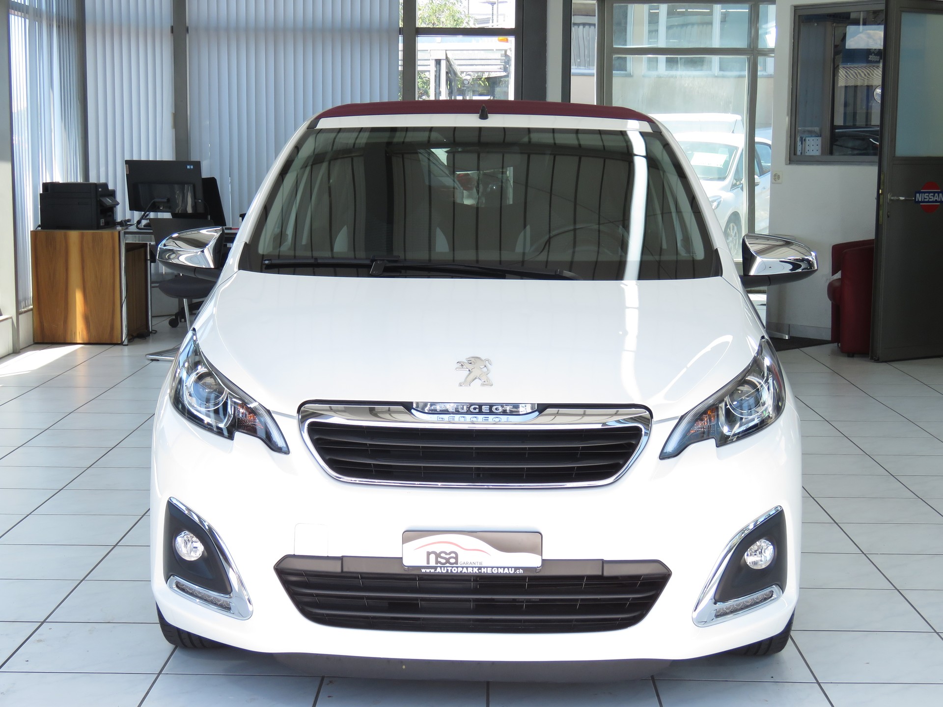PEUGEOT 108 1.2 VTi Allure Top-showroom-element-1