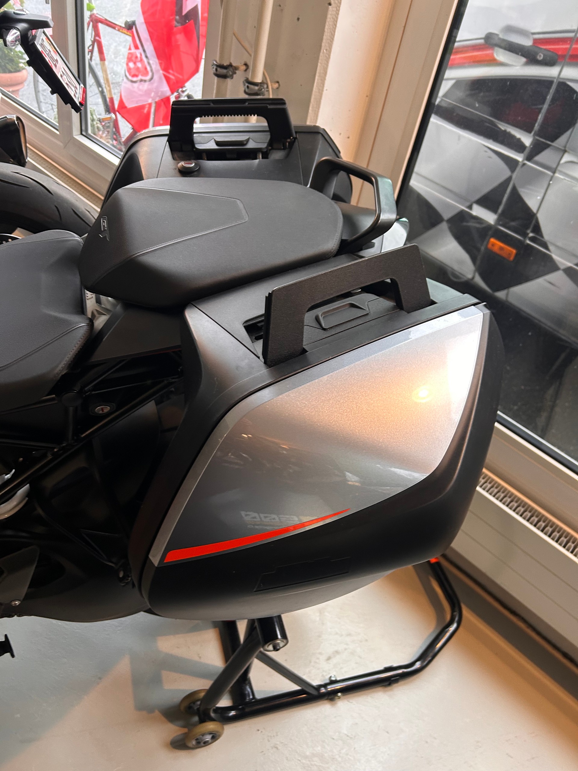 KTM 1290 Super Duke GT-image-2