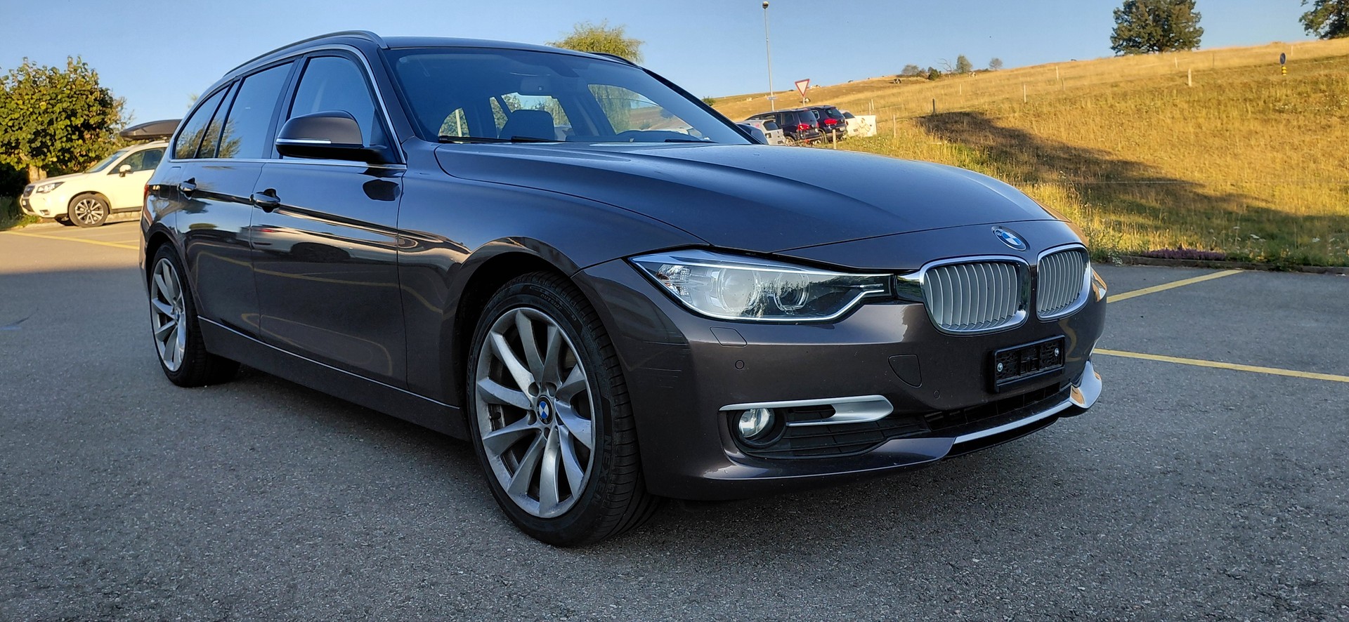 BMW BMW 320d xDrive-showroom-element-1