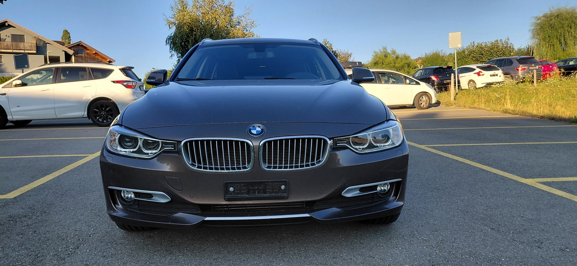 BMW BMW 320d xDrive-showroom-element-2