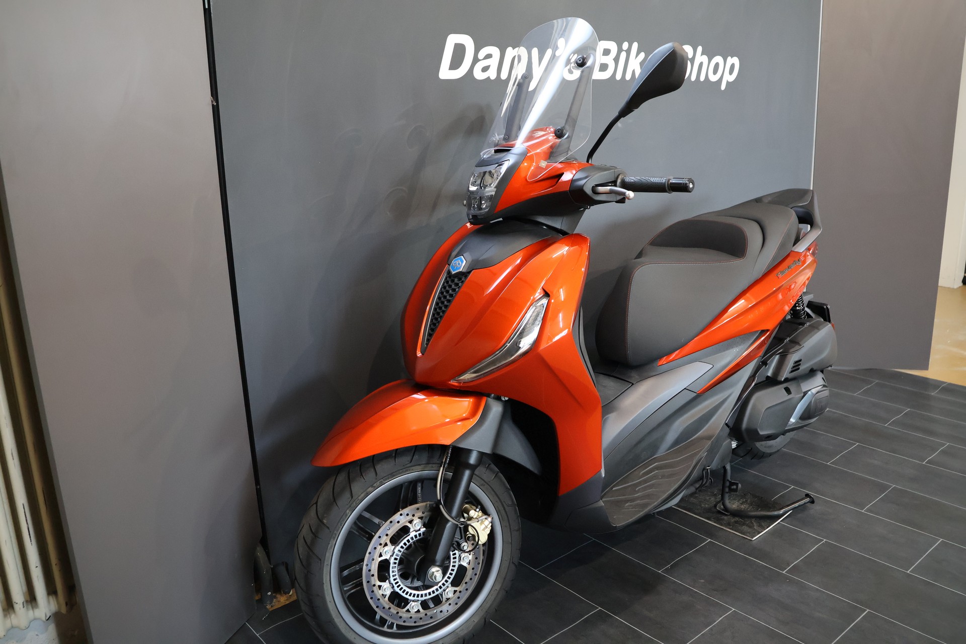 PIAGGIO Beverly 400 Sport-showroom-element-1
