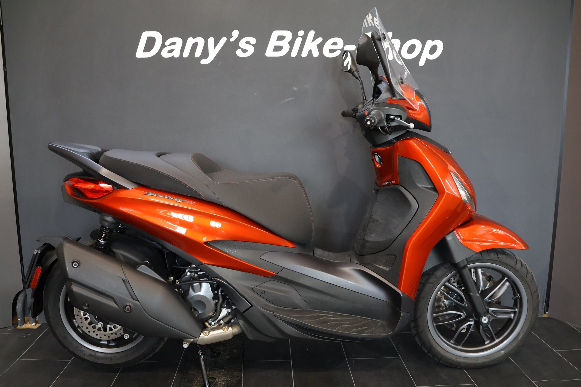 PIAGGIO Beverly 400 Sport-showroom-element-2