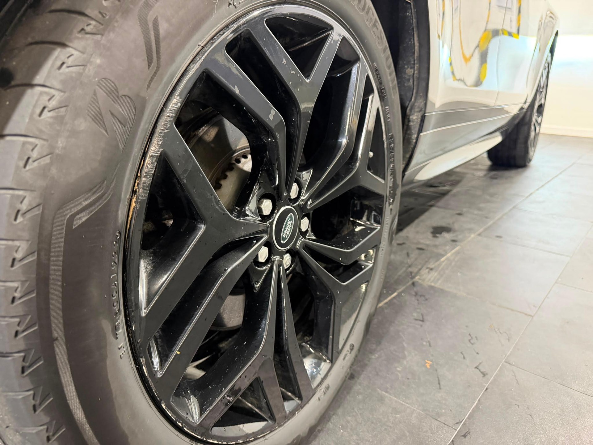 LAND ROVER Range Rover Evoque 2.0 T 250 R-Dynamic HSE-image-14