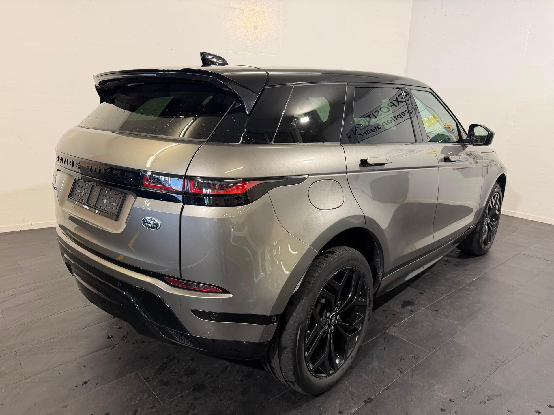 LAND ROVER Range Rover Evoque 2.0 T 250 R-Dynamic HSE-showroom-element-1