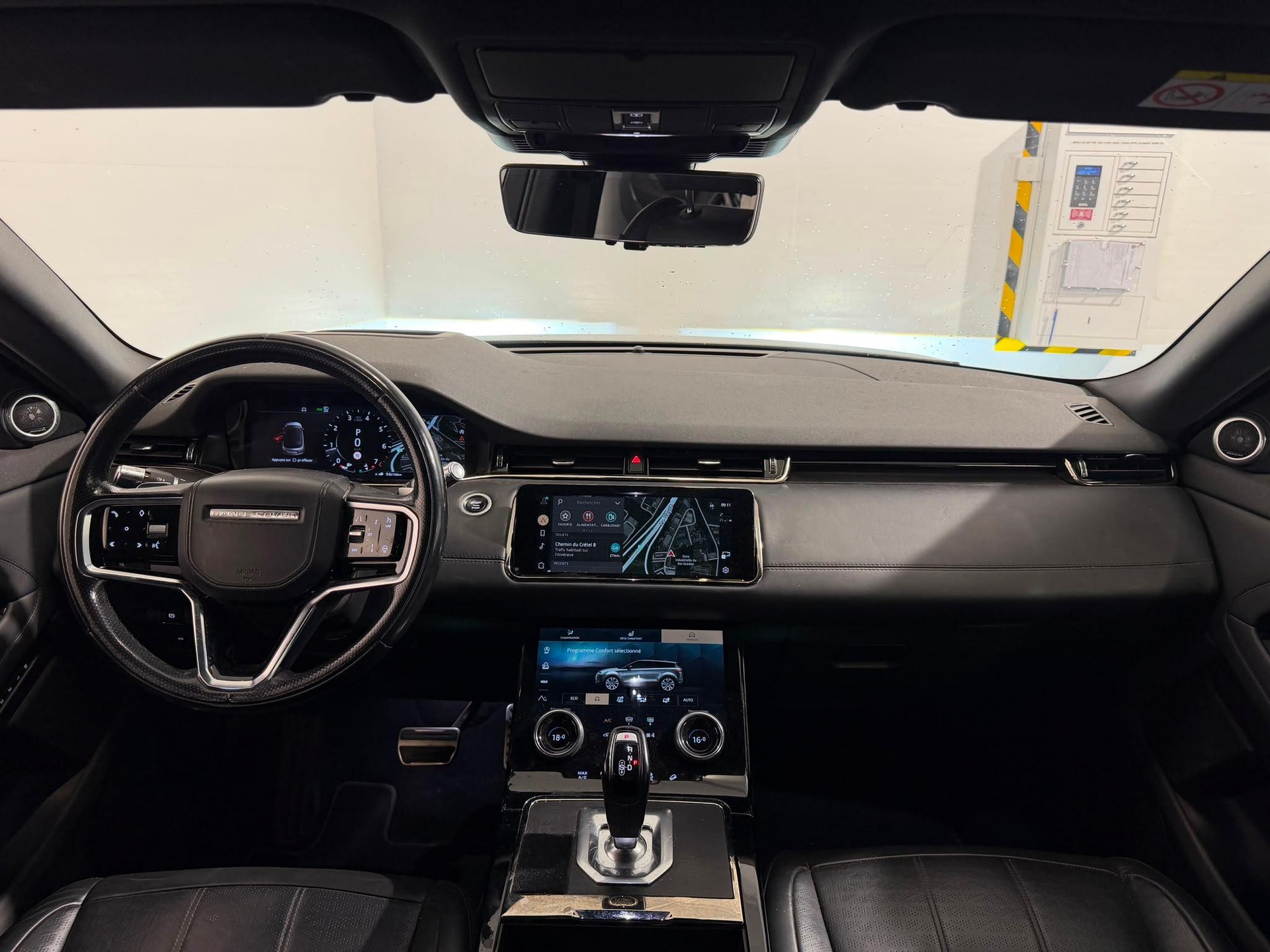 LAND ROVER Range Rover Evoque 2.0 T 250 R-Dynamic HSE-image-8