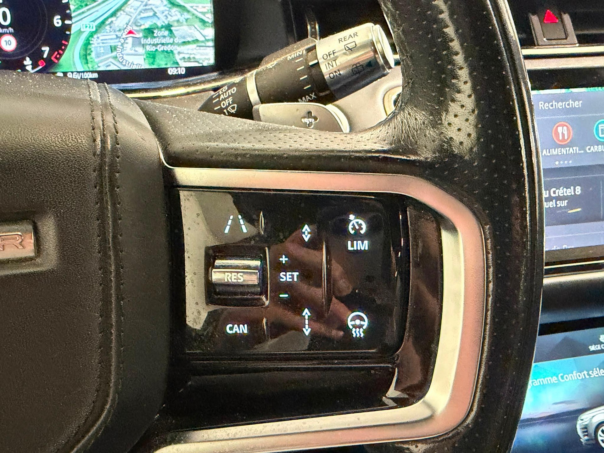 LAND ROVER Range Rover Evoque 2.0 T 250 R-Dynamic HSE-image-9