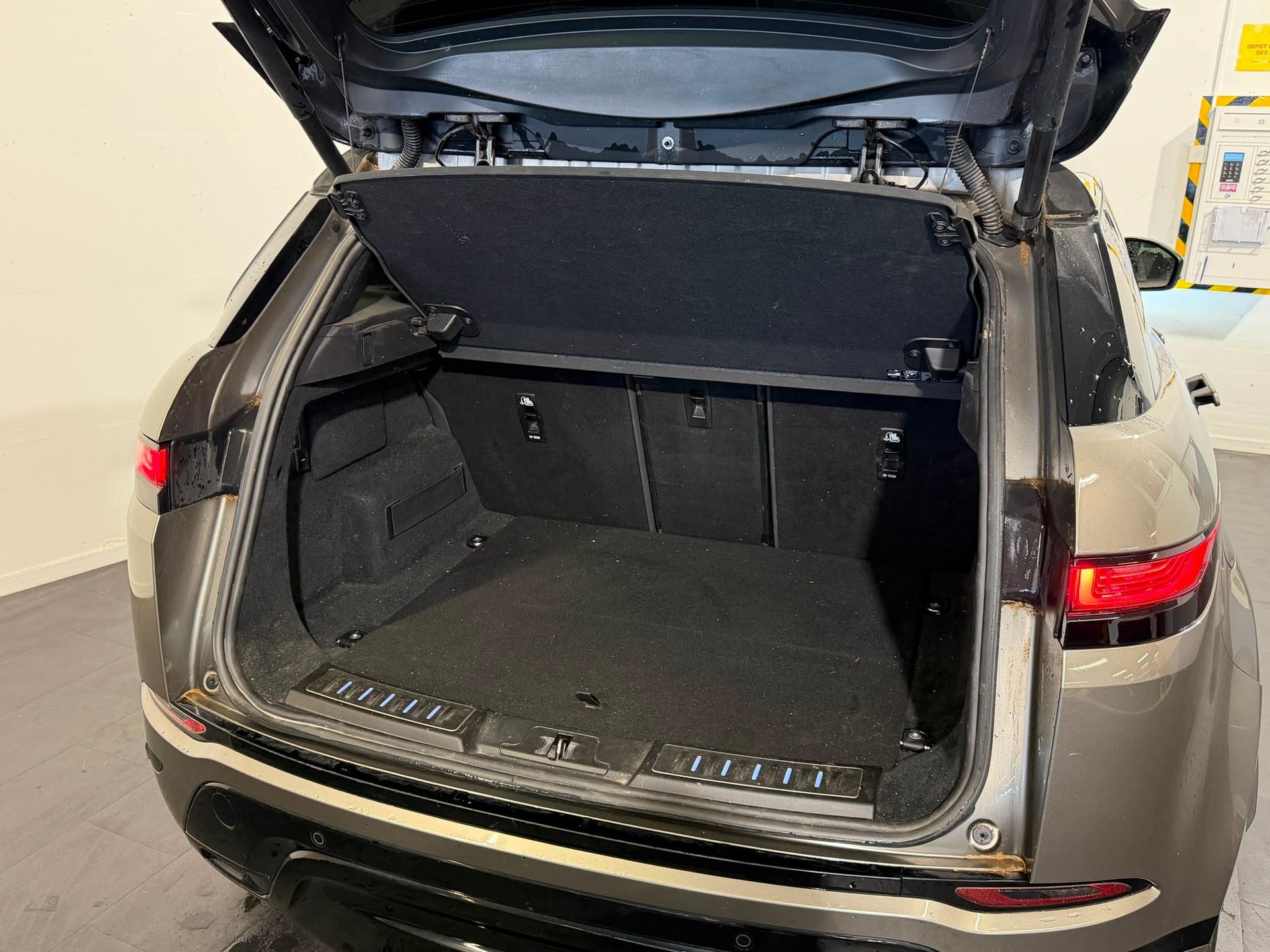 LAND ROVER Range Rover Evoque 2.0 T 250 R-Dynamic HSE-image-13
