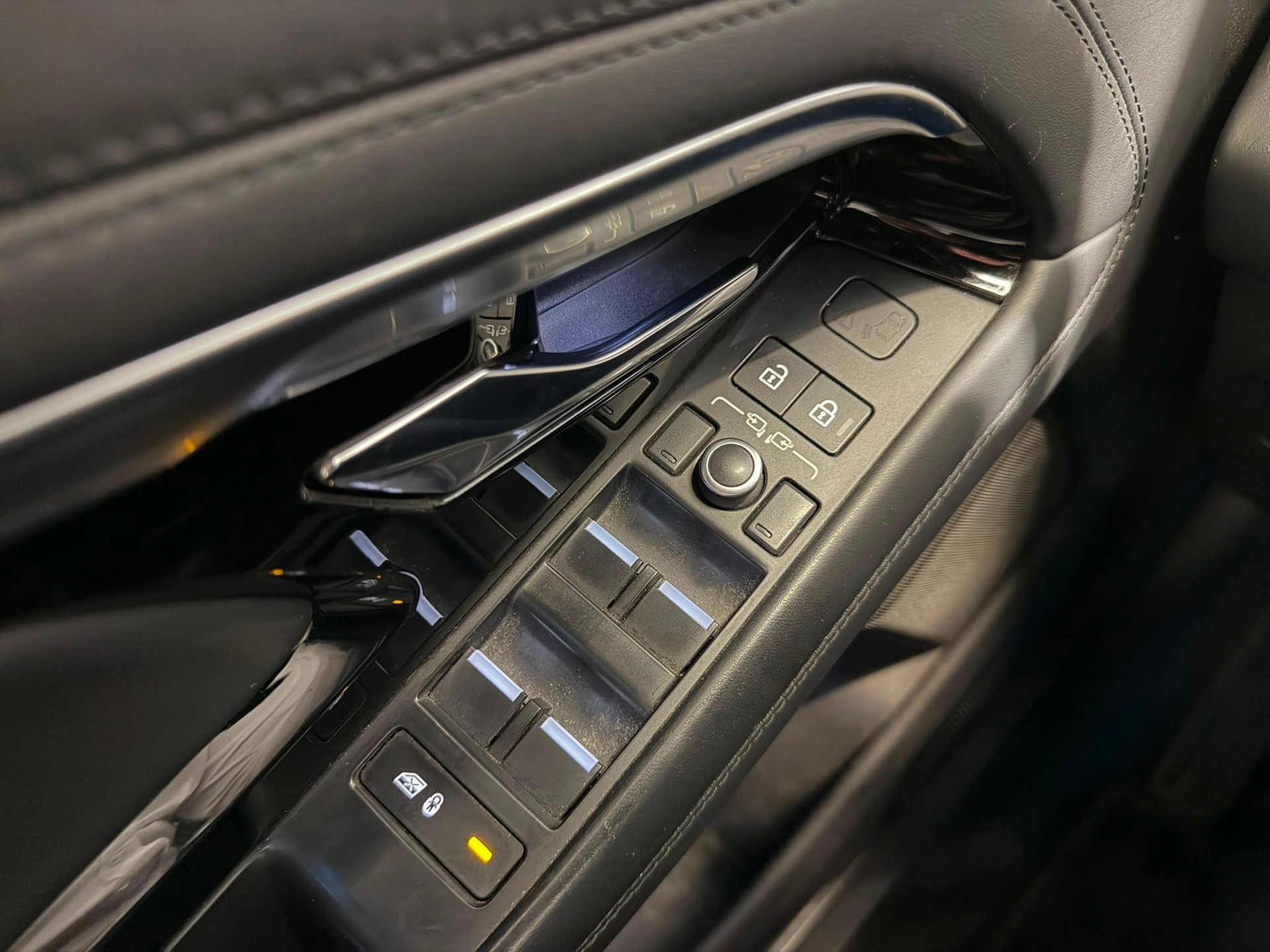 LAND ROVER Range Rover Evoque 2.0 T 250 R-Dynamic HSE-image-10