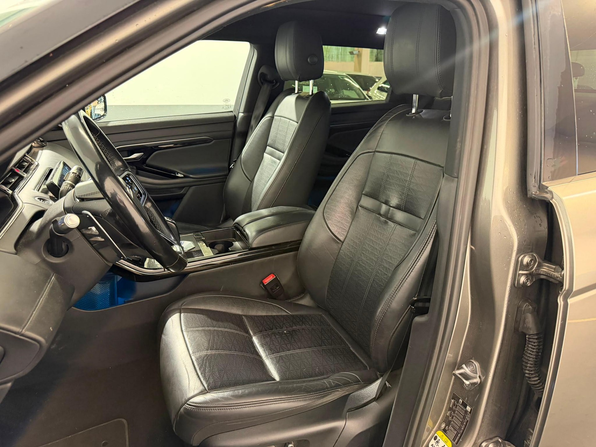 LAND ROVER Range Rover Evoque 2.0 T 250 R-Dynamic HSE-showroom-element-2