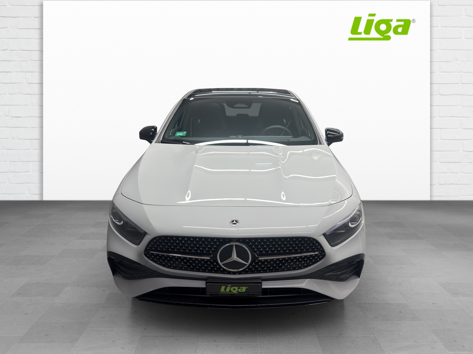 MERCEDES-BENZ A 250 e AMG Line EQ Star-showroom-element-1