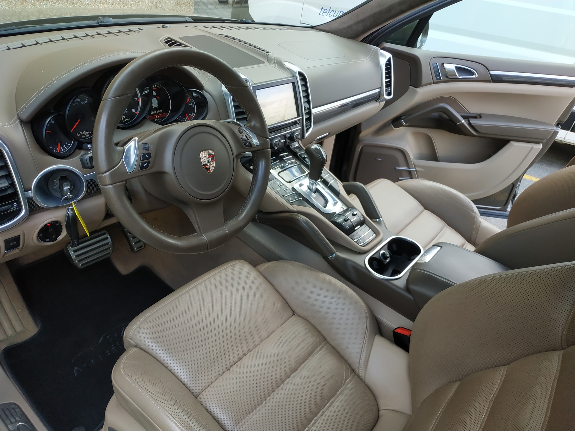 PORSCHE Cayenne Turbo-image-11