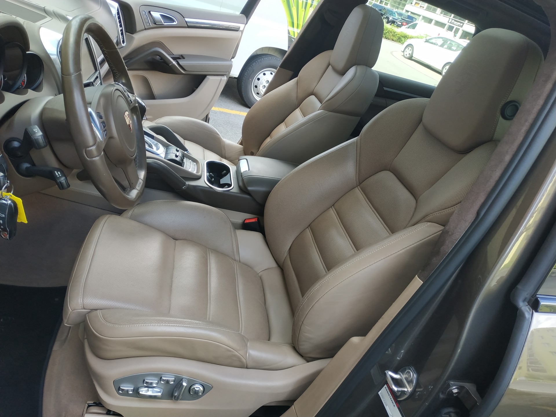 PORSCHE Cayenne Turbo-image-13