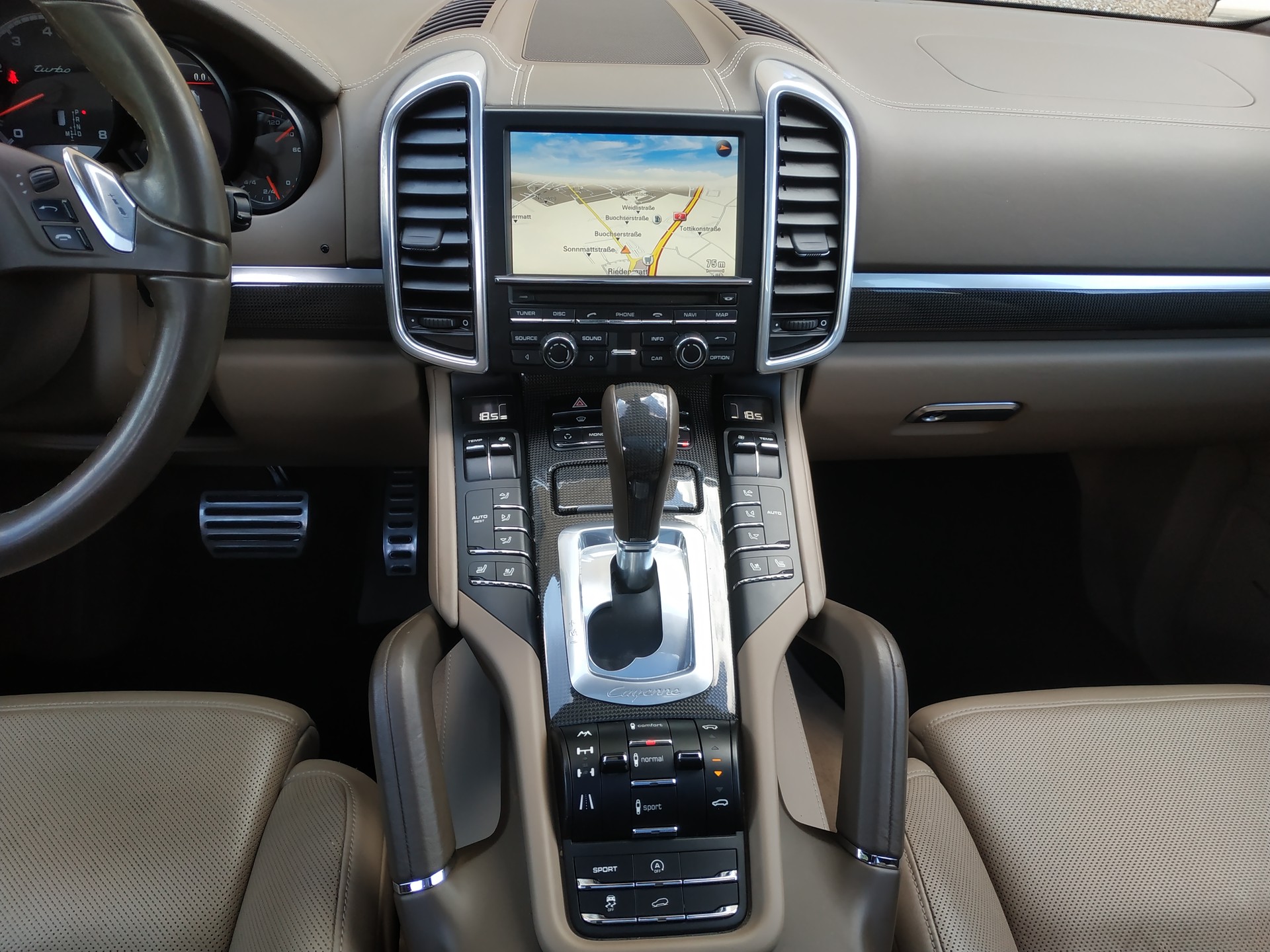 PORSCHE Cayenne Turbo-image-14