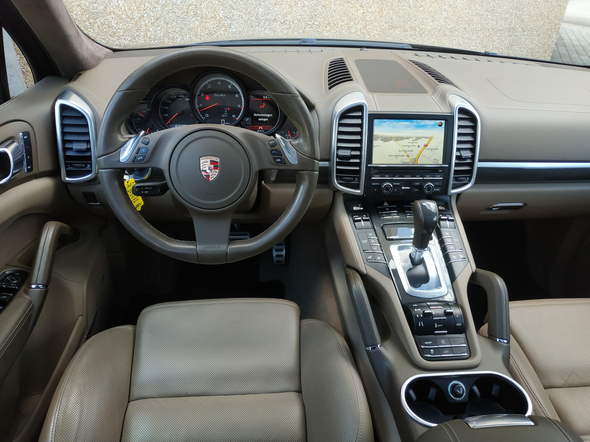 PORSCHE Cayenne Turbo-image-12