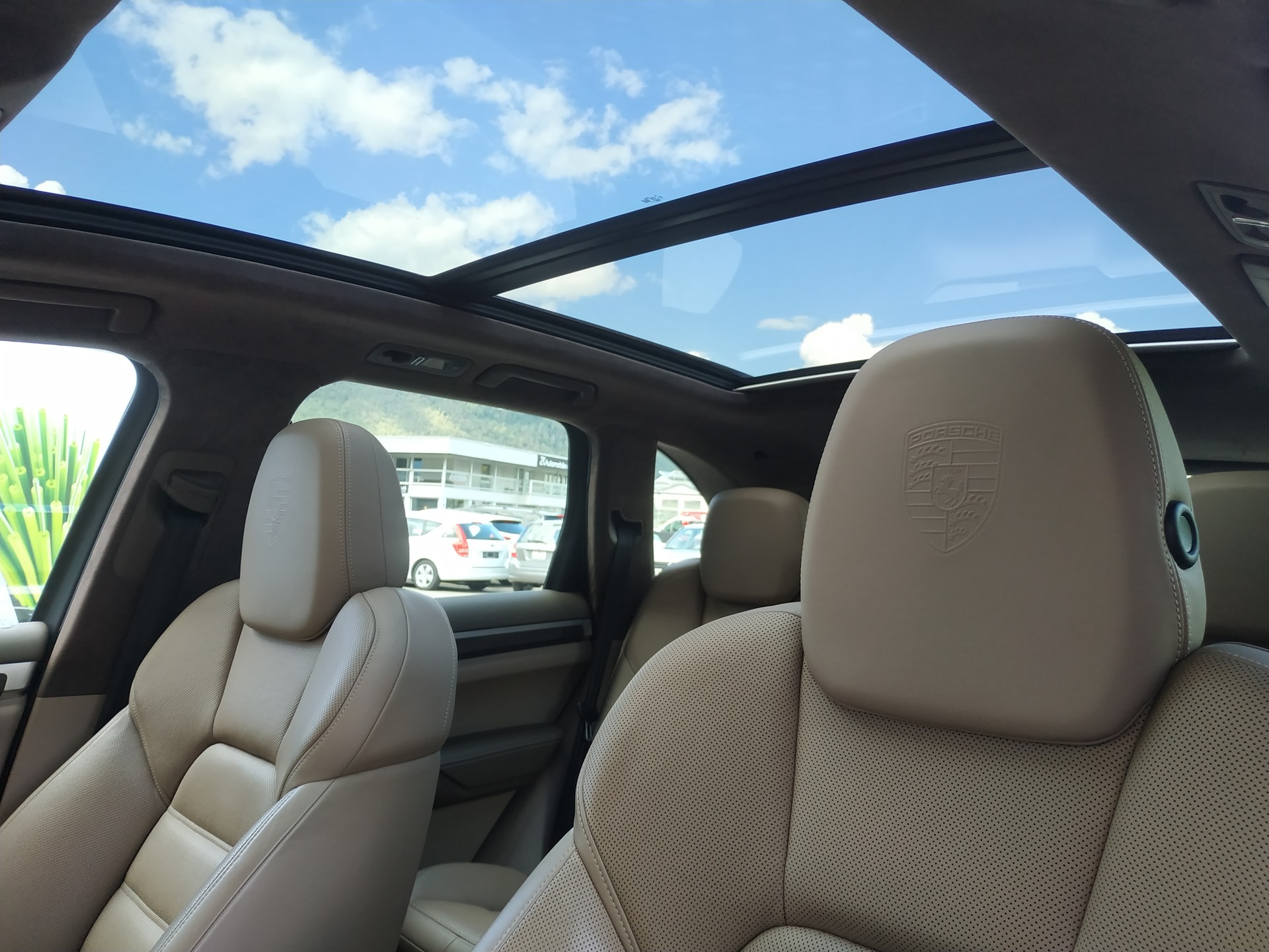 PORSCHE Cayenne Turbo-image-19