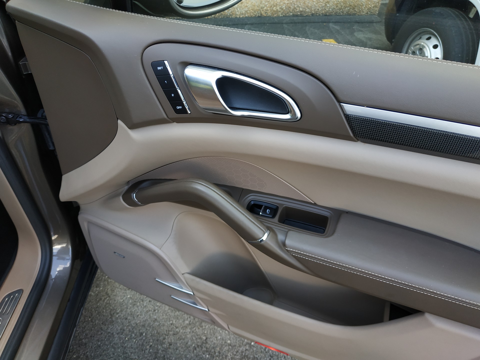 PORSCHE Cayenne Turbo-image-18
