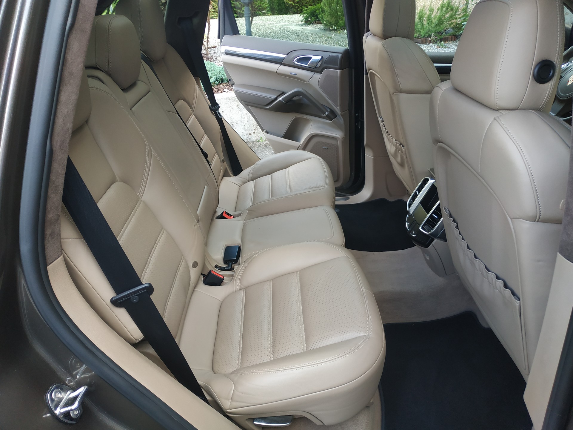PORSCHE Cayenne Turbo-image-23