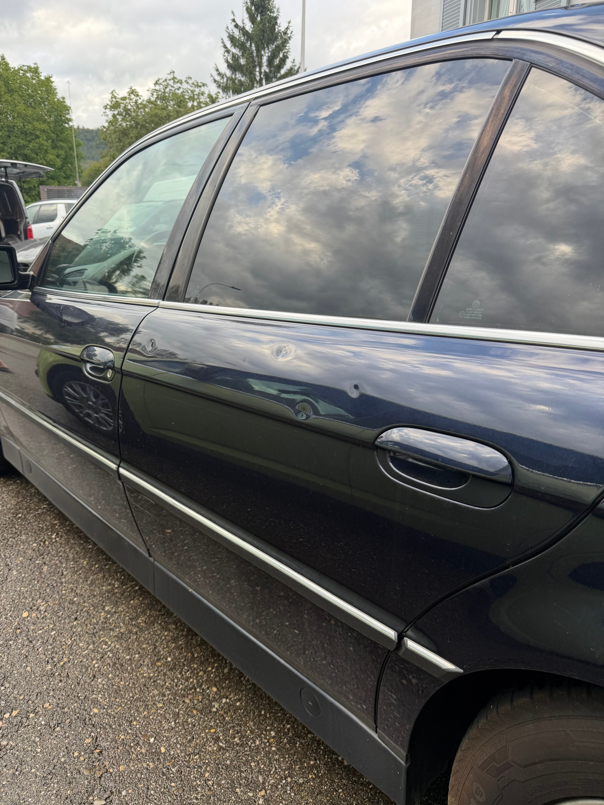 BMW 750i-image-14