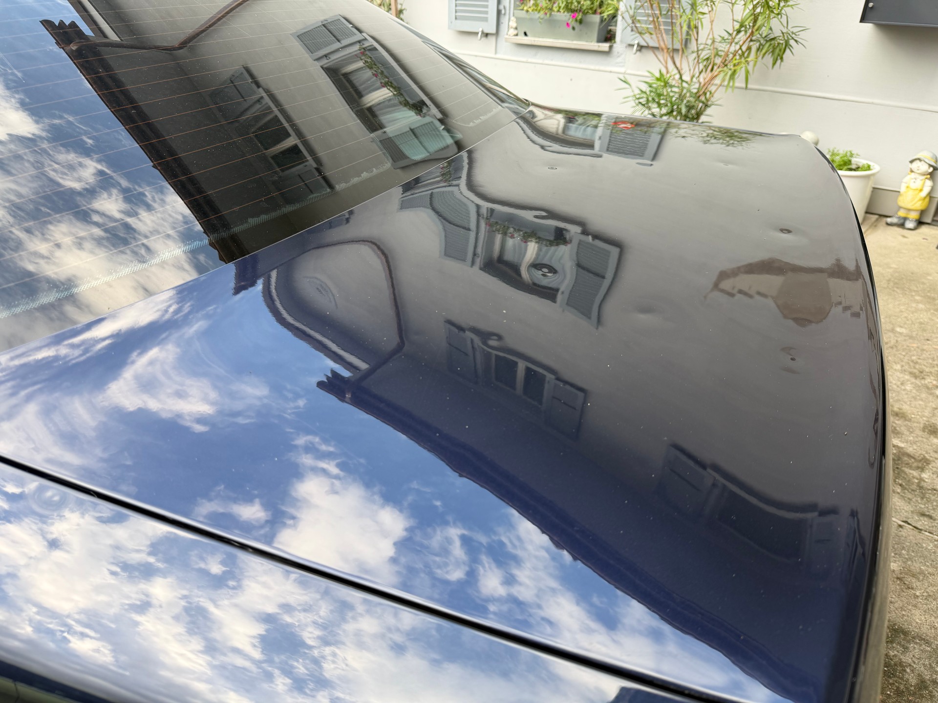 BMW 750i-image-15