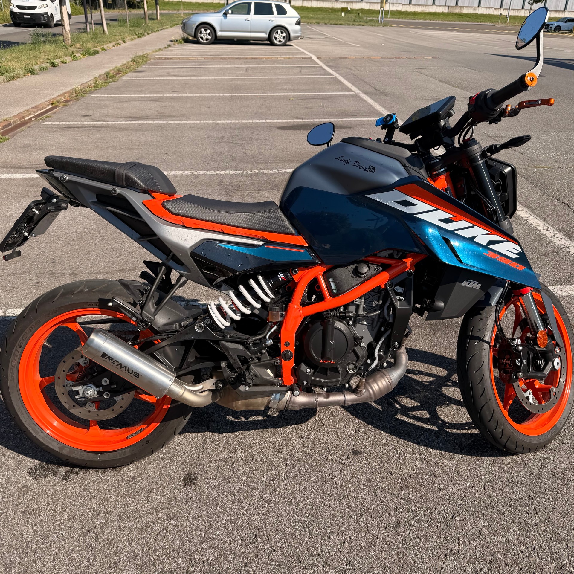 KTM 390 Duke-image-1