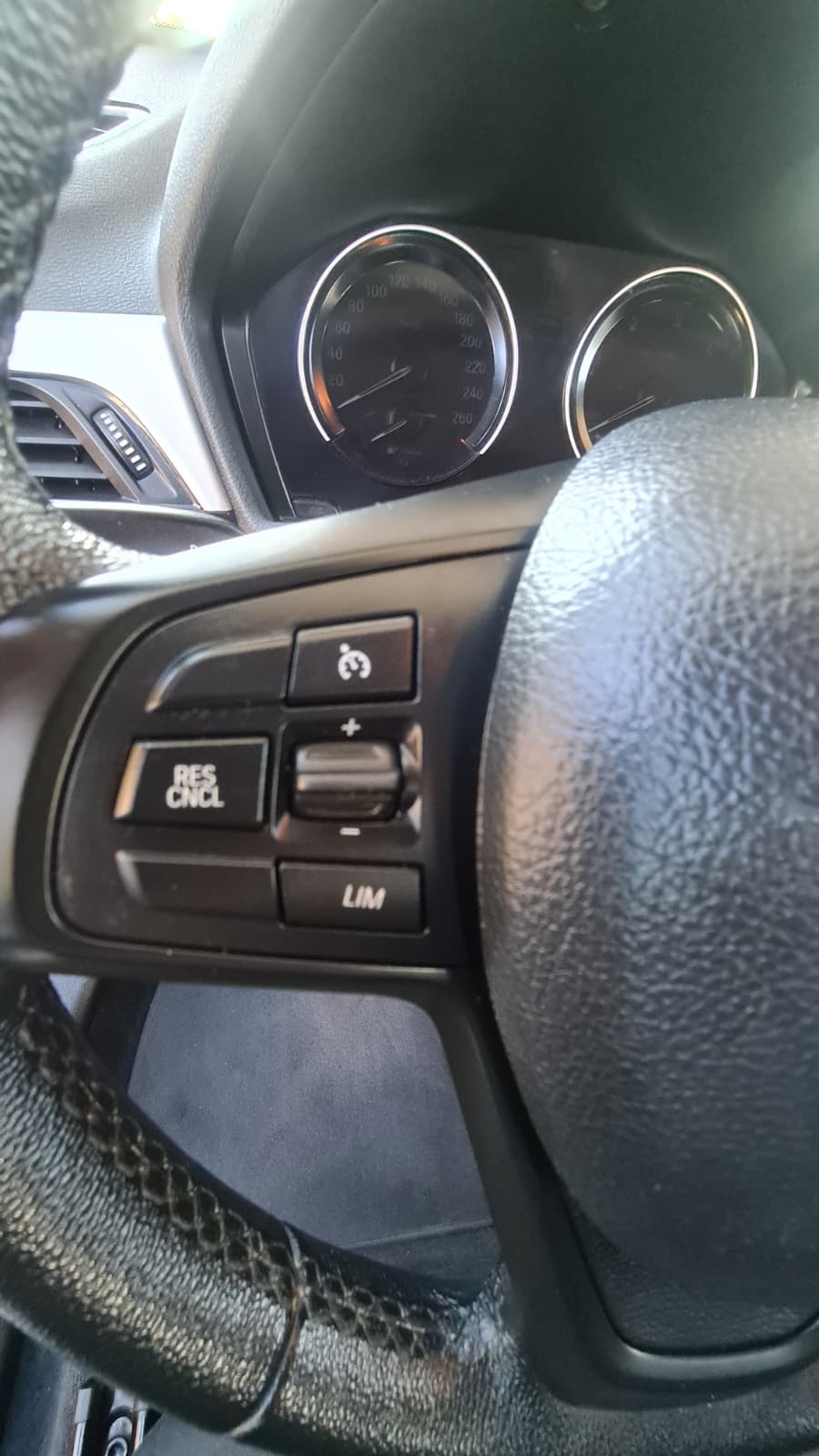 BMW X1 sDrive 18d Steptronic ** Gr-Navi ** Tempomat ** Klimaautomat ** PDC V+H ** Frisch Ab MFK & Service **-image-11