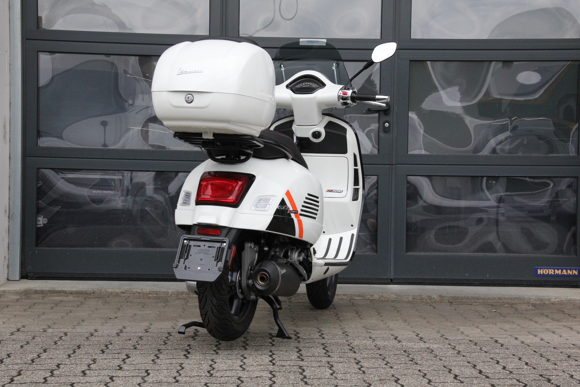 PIAGGIO Vespa GTS 300 Super Sport ABS-image-3