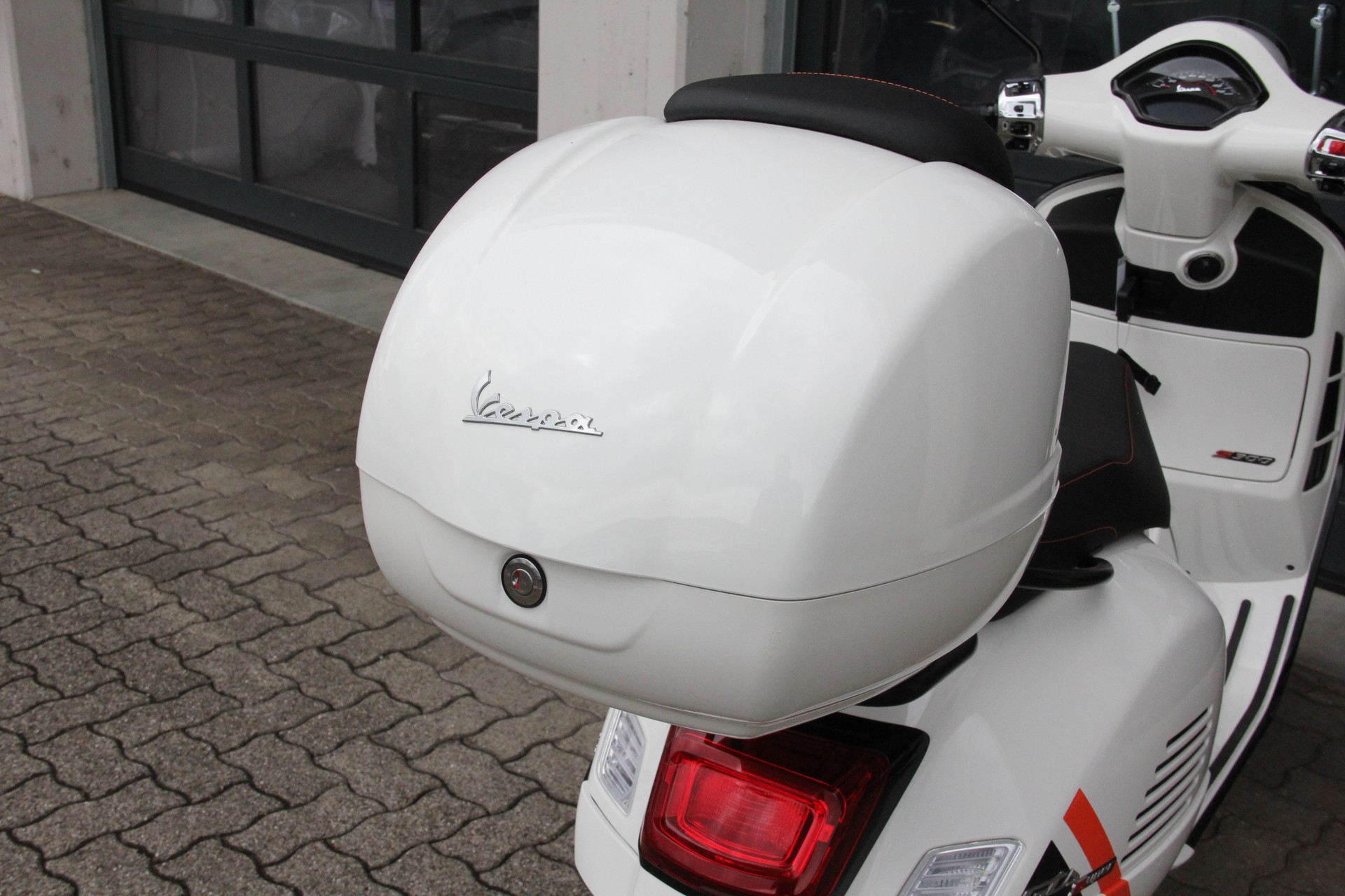 PIAGGIO Vespa GTS 300 Super Sport ABS-image-13